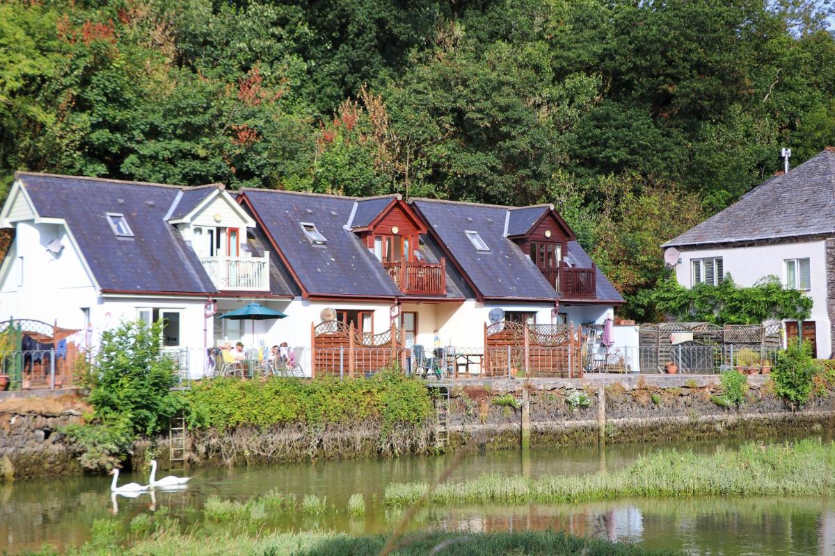 Wadebridge Vacations - WATERSIDE cottage - Property Image 1