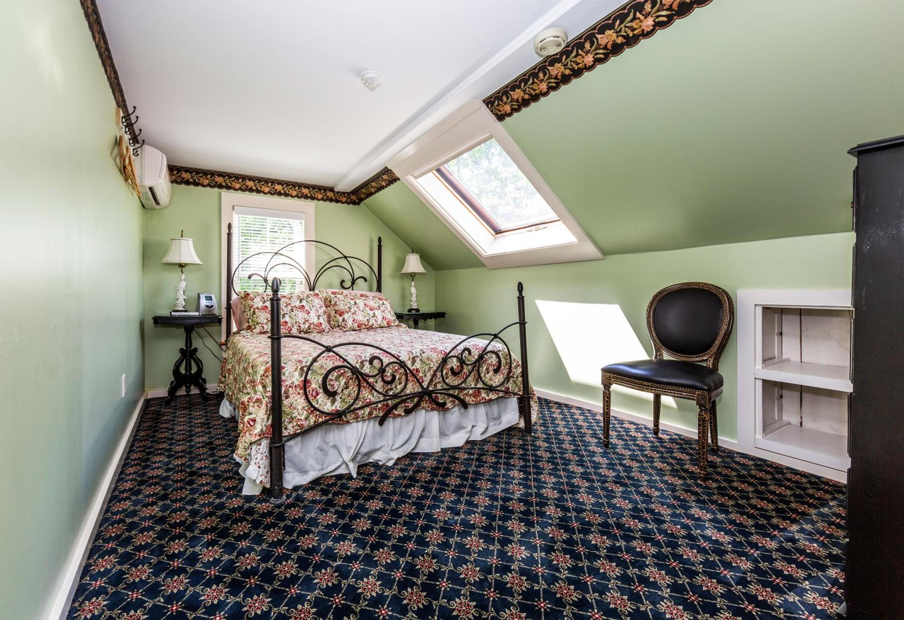 The Elmhurst Inn