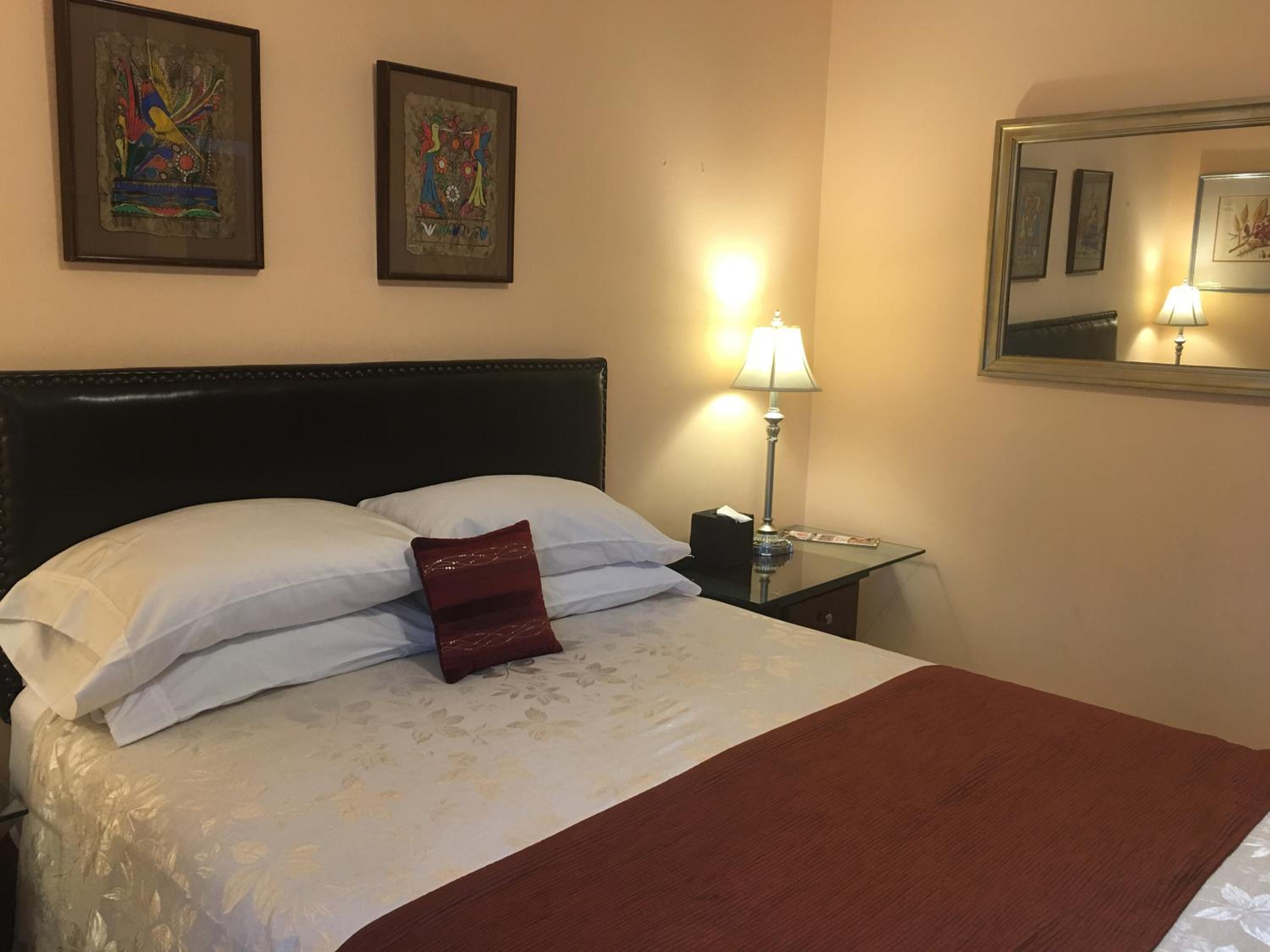 Dickinson Guest House, Guadalajara Expo