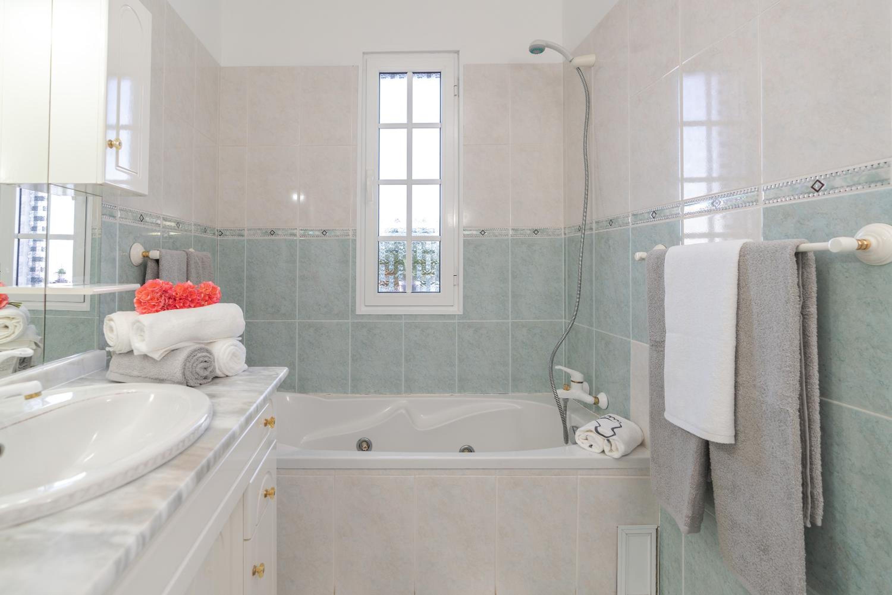 CASA LIRA Heated swiming, Sea View and Air Conditioning
