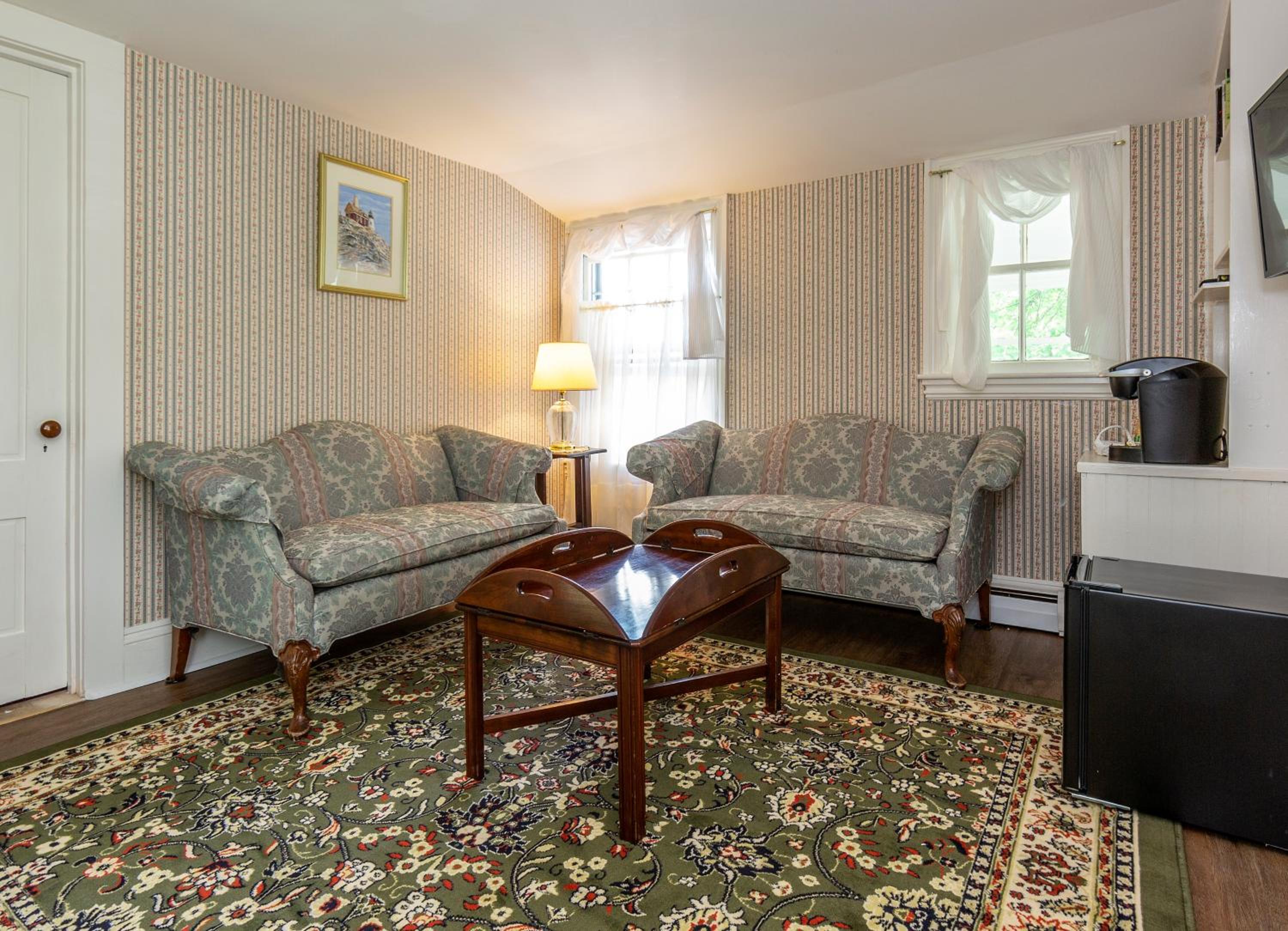 The Elmhurst Inn