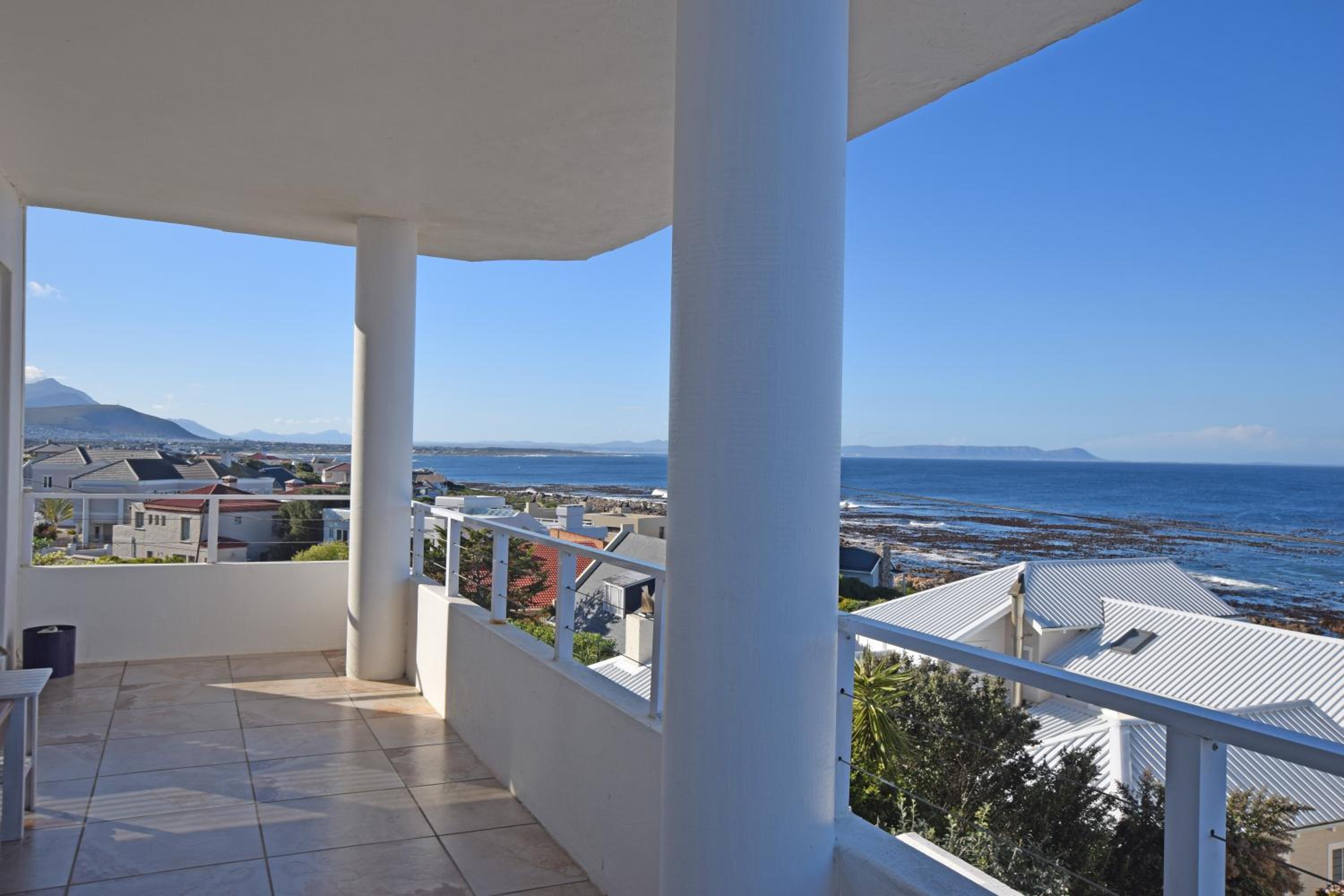 Apartment Dolphin House
