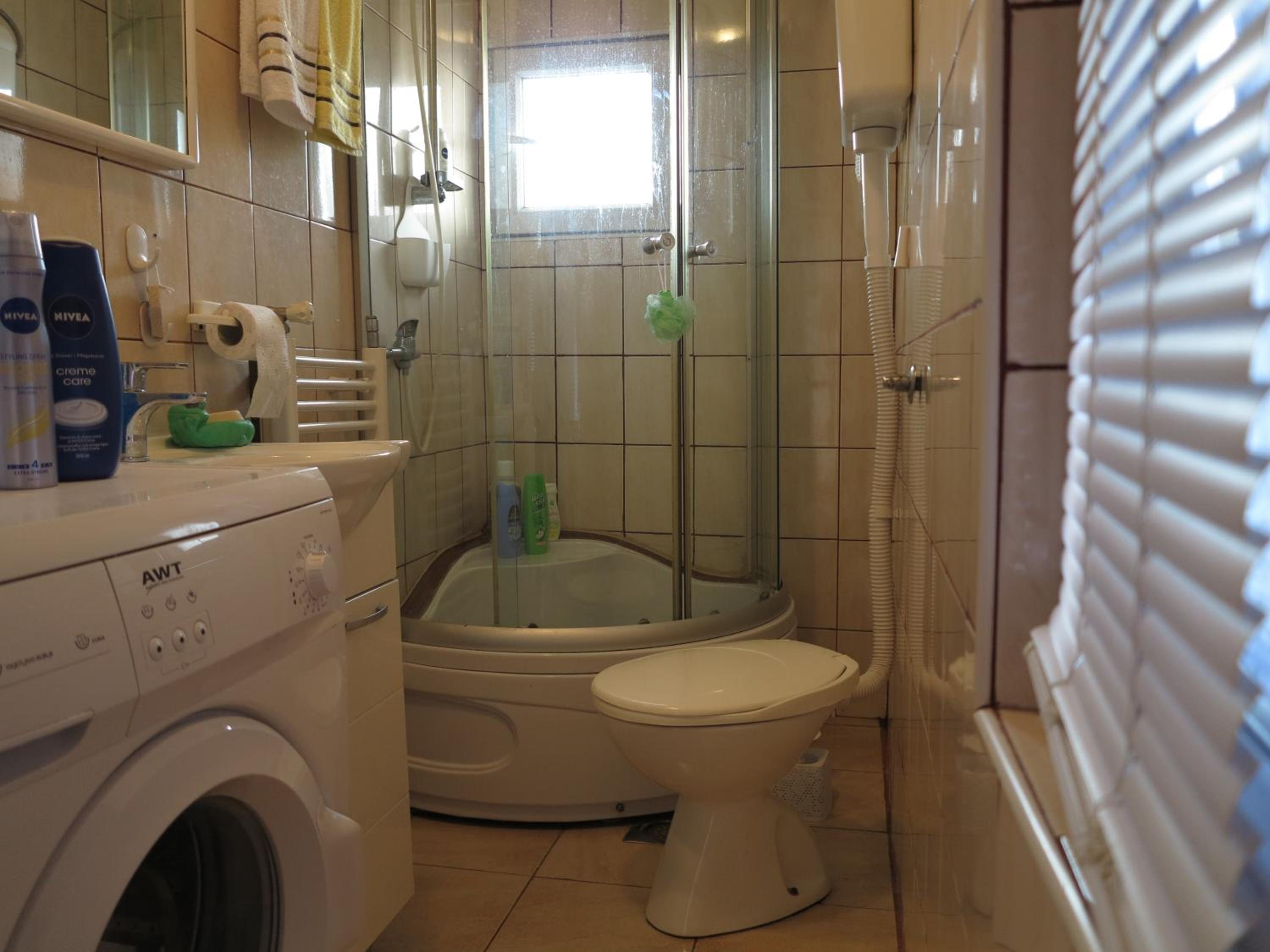 Modern&Cozy Bosnian house with GARDEN+FREE parking