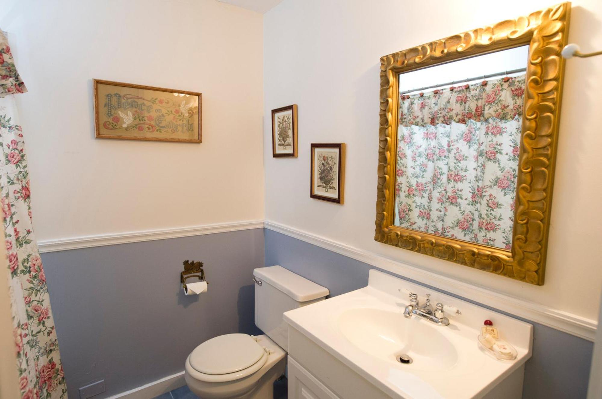 Anne's White Columns Inn