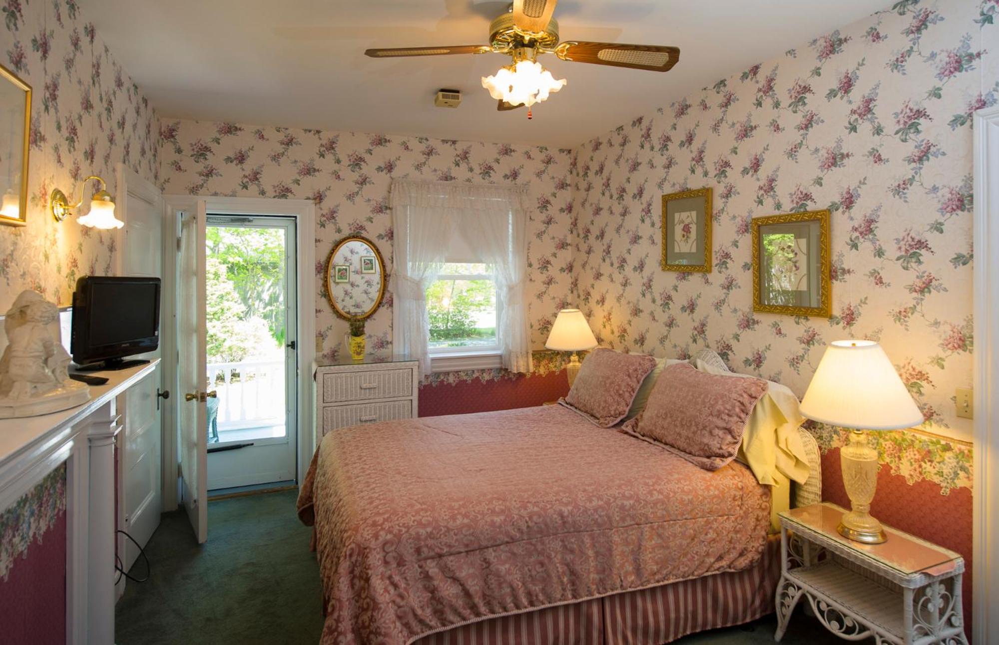 Anne's White Columns Inn