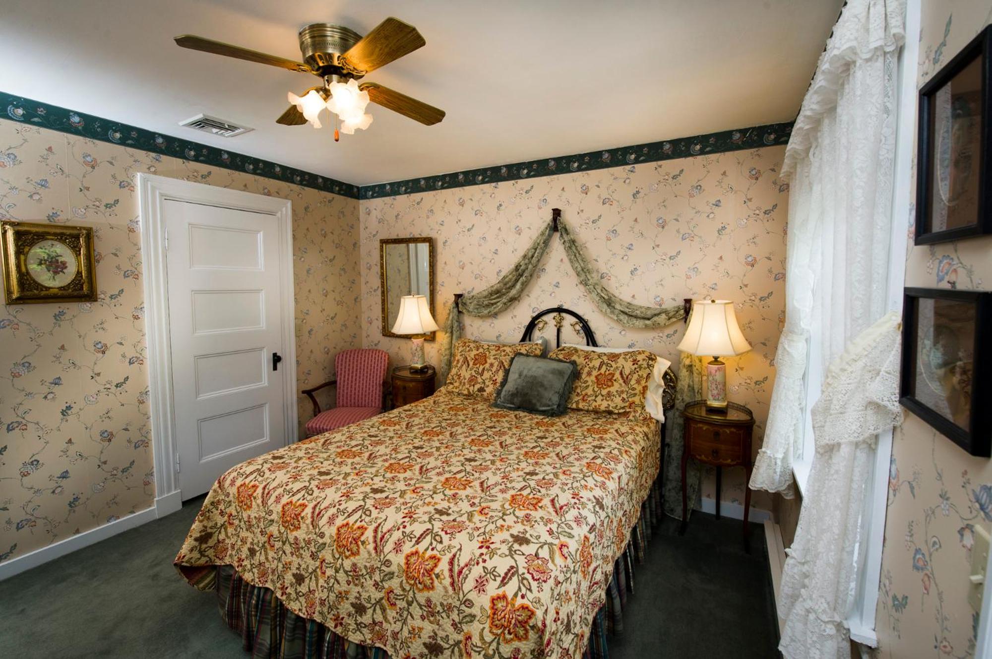 Anne's White Columns Inn