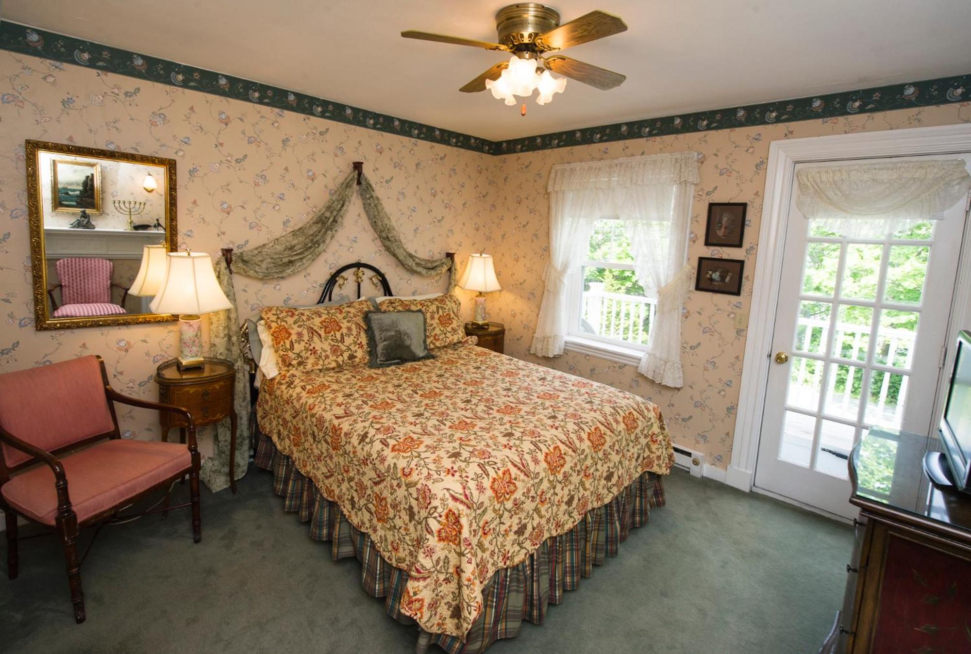 Anne's White Columns Inn