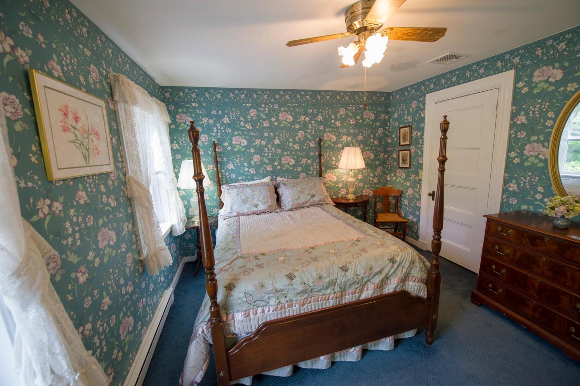Anne's White Columns Inn