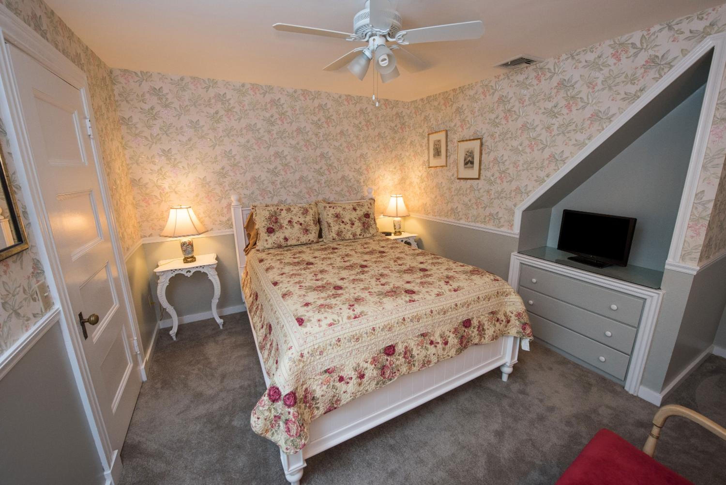 Anne's White Columns Inn
