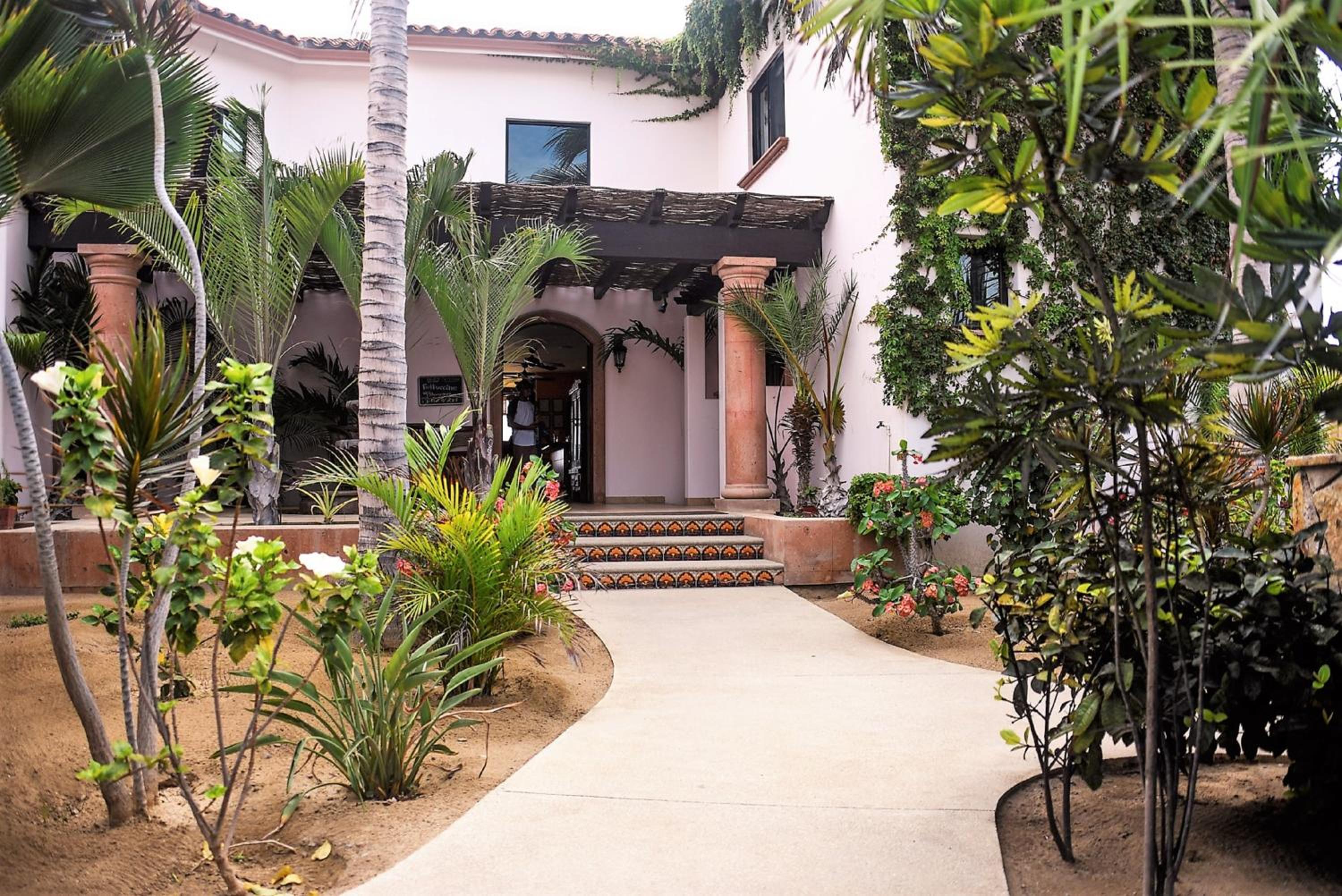 Cerritos Beach Inn