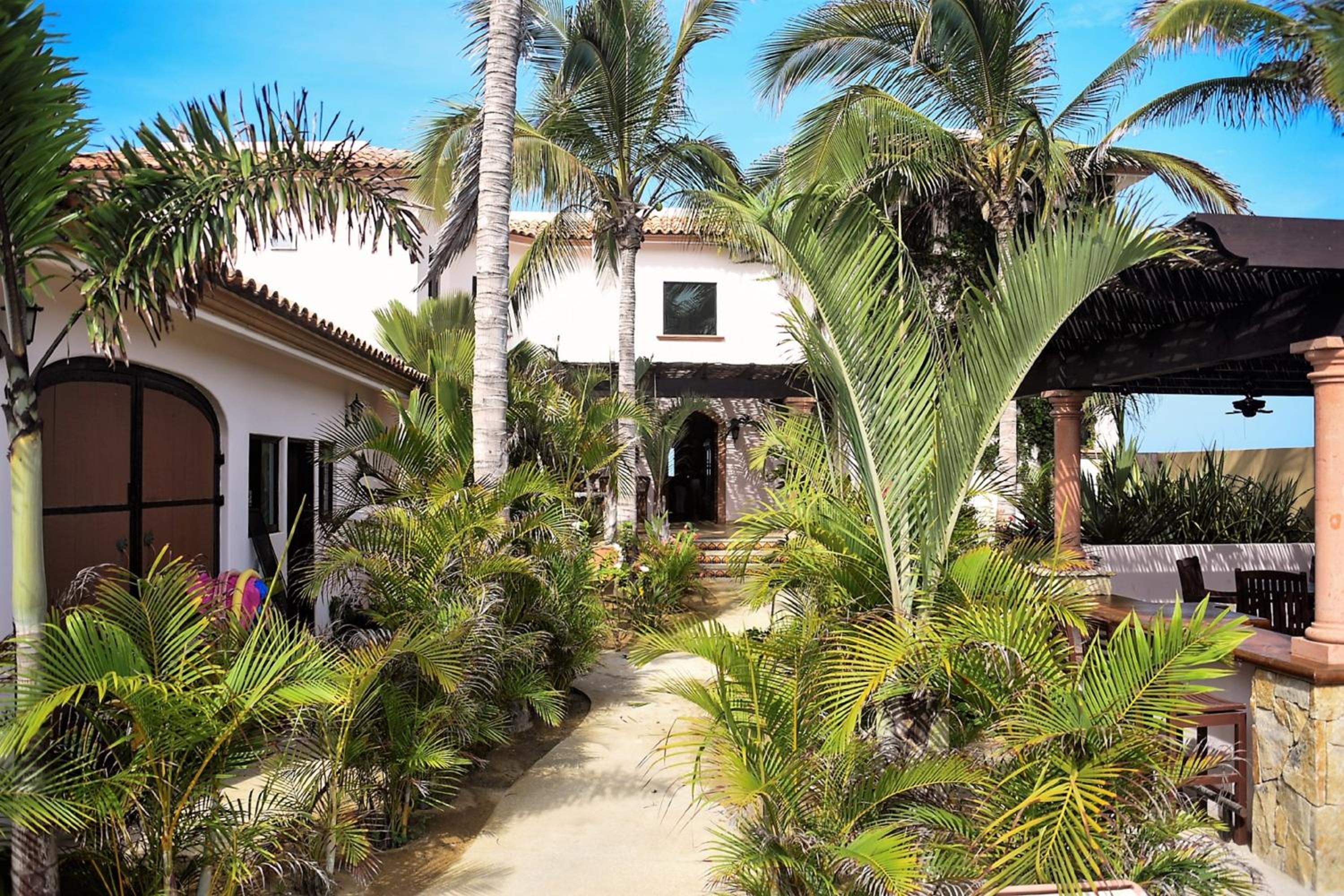 Cerritos Beach Inn