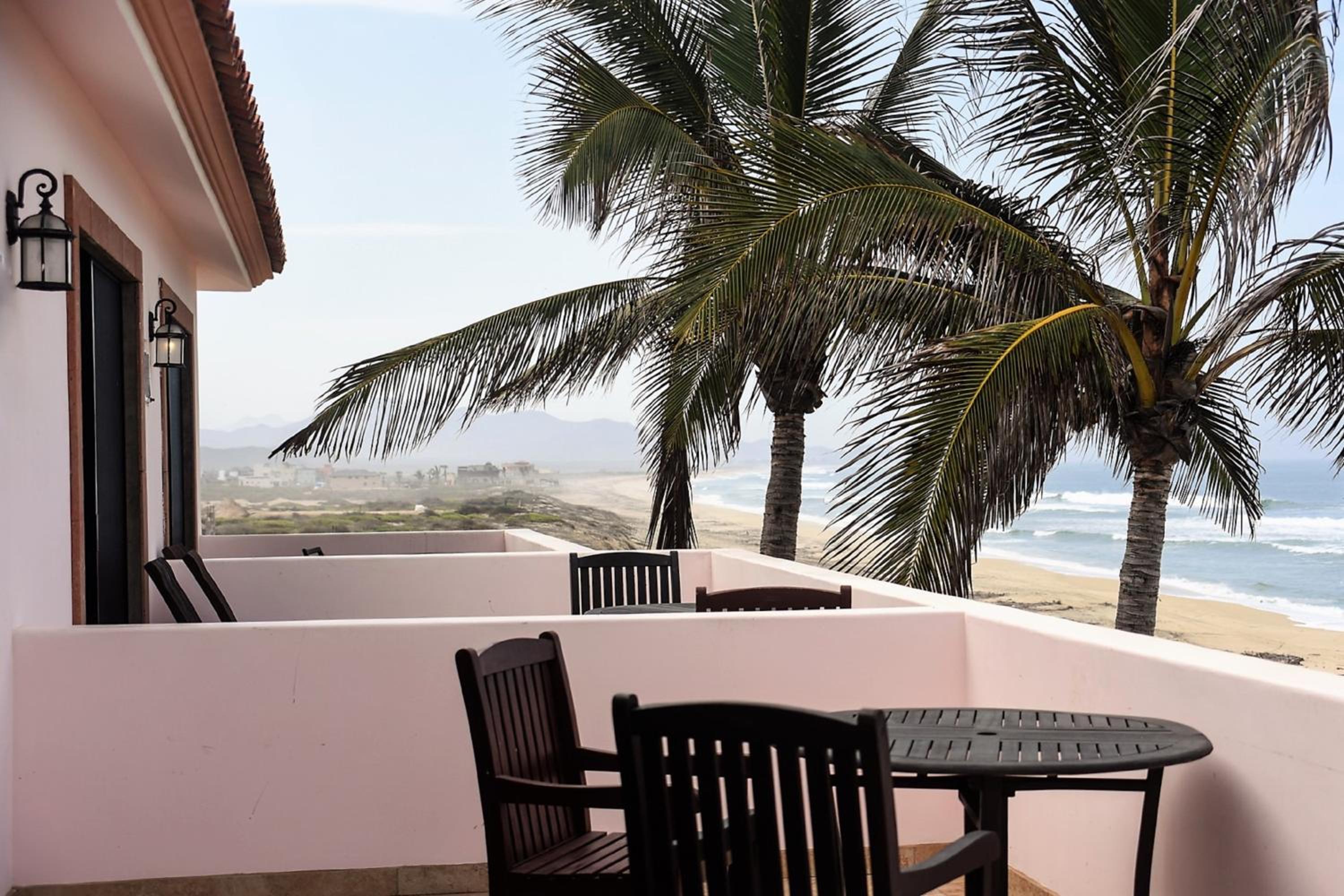 Cerritos Beach Inn
