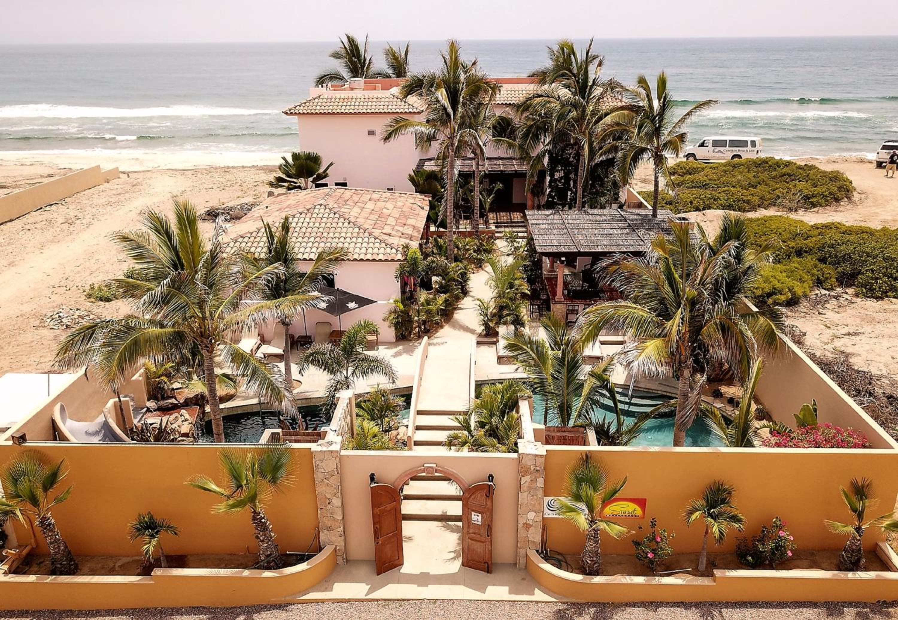 Cerritos Beach Inn