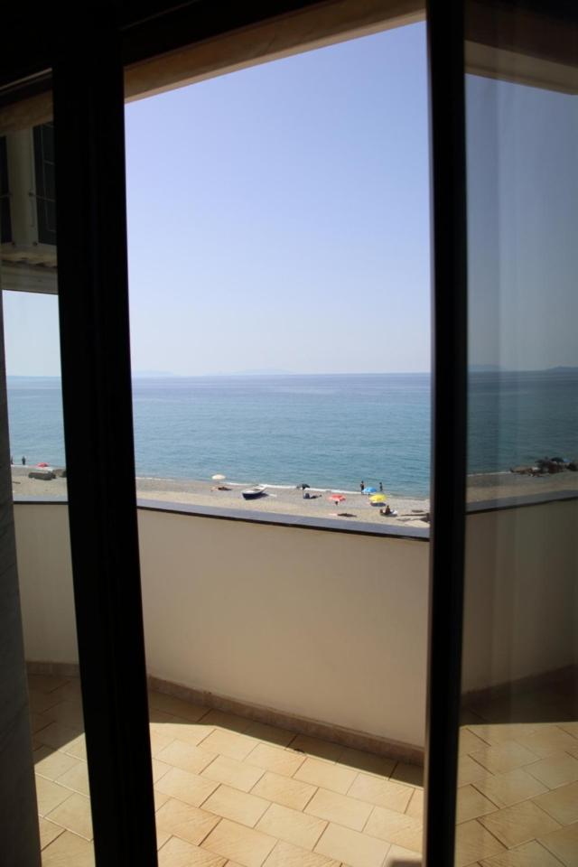 Splash's Rooms view 5