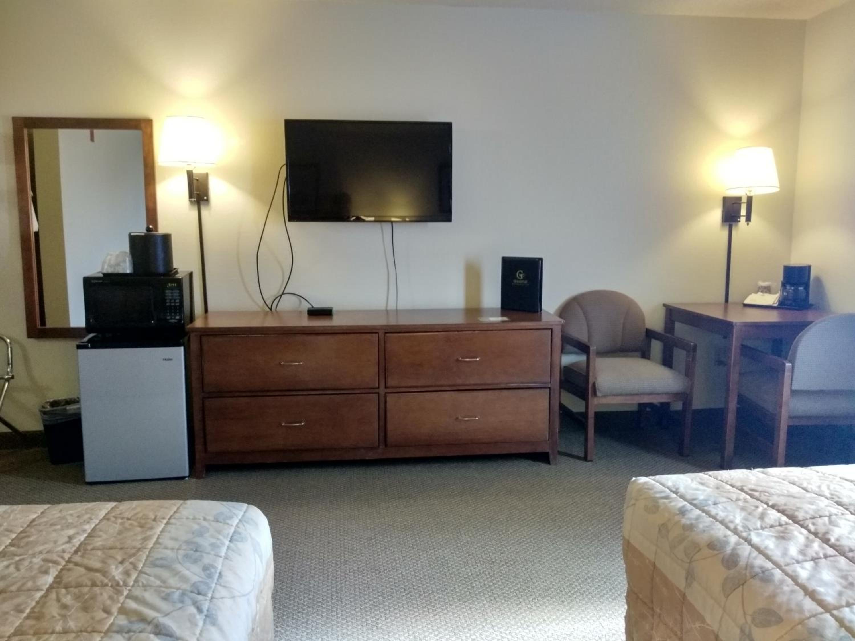 Madelia Hotel & Suites