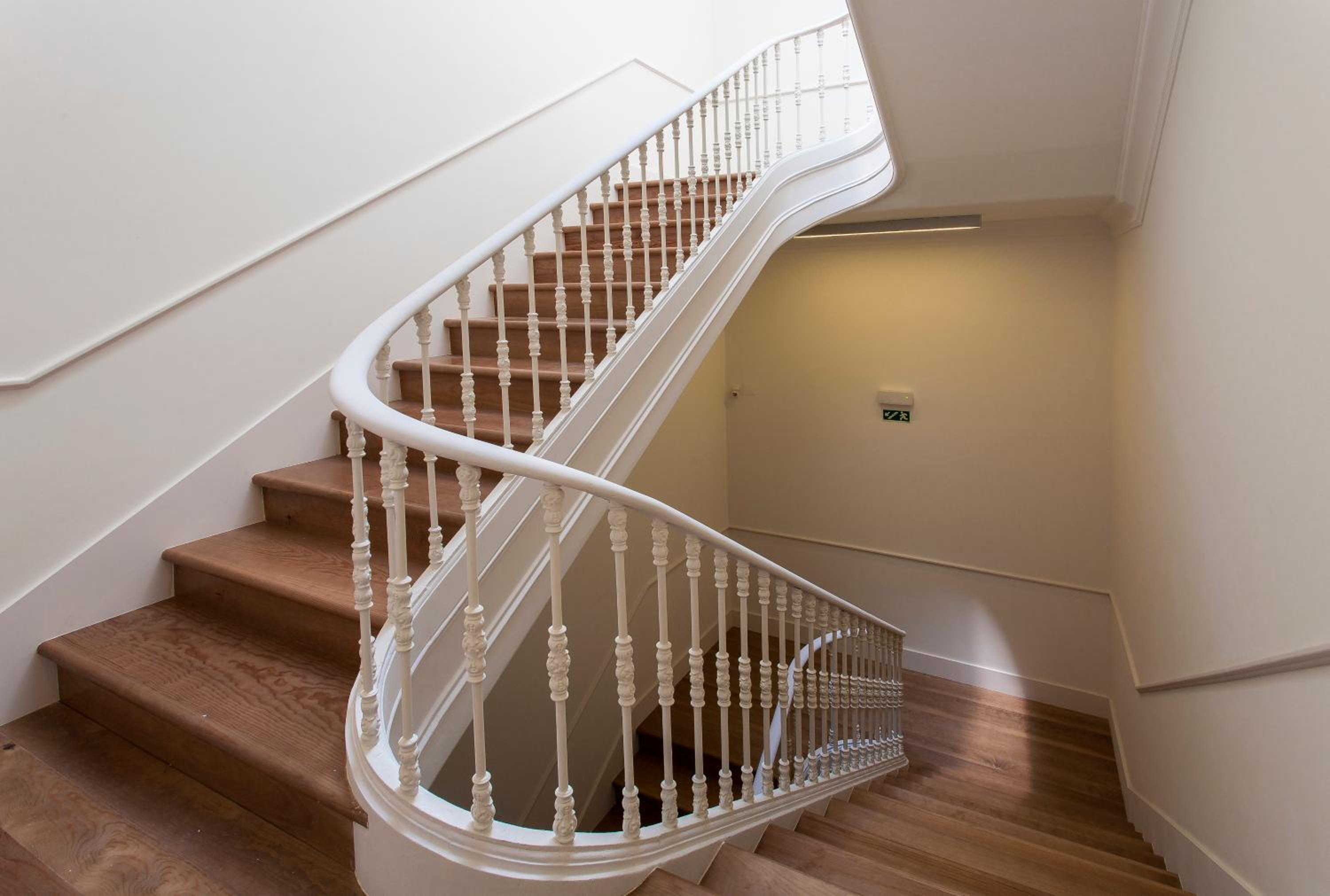 Hostee - Sublime 2BR Apt on Restauradores Sq view 5