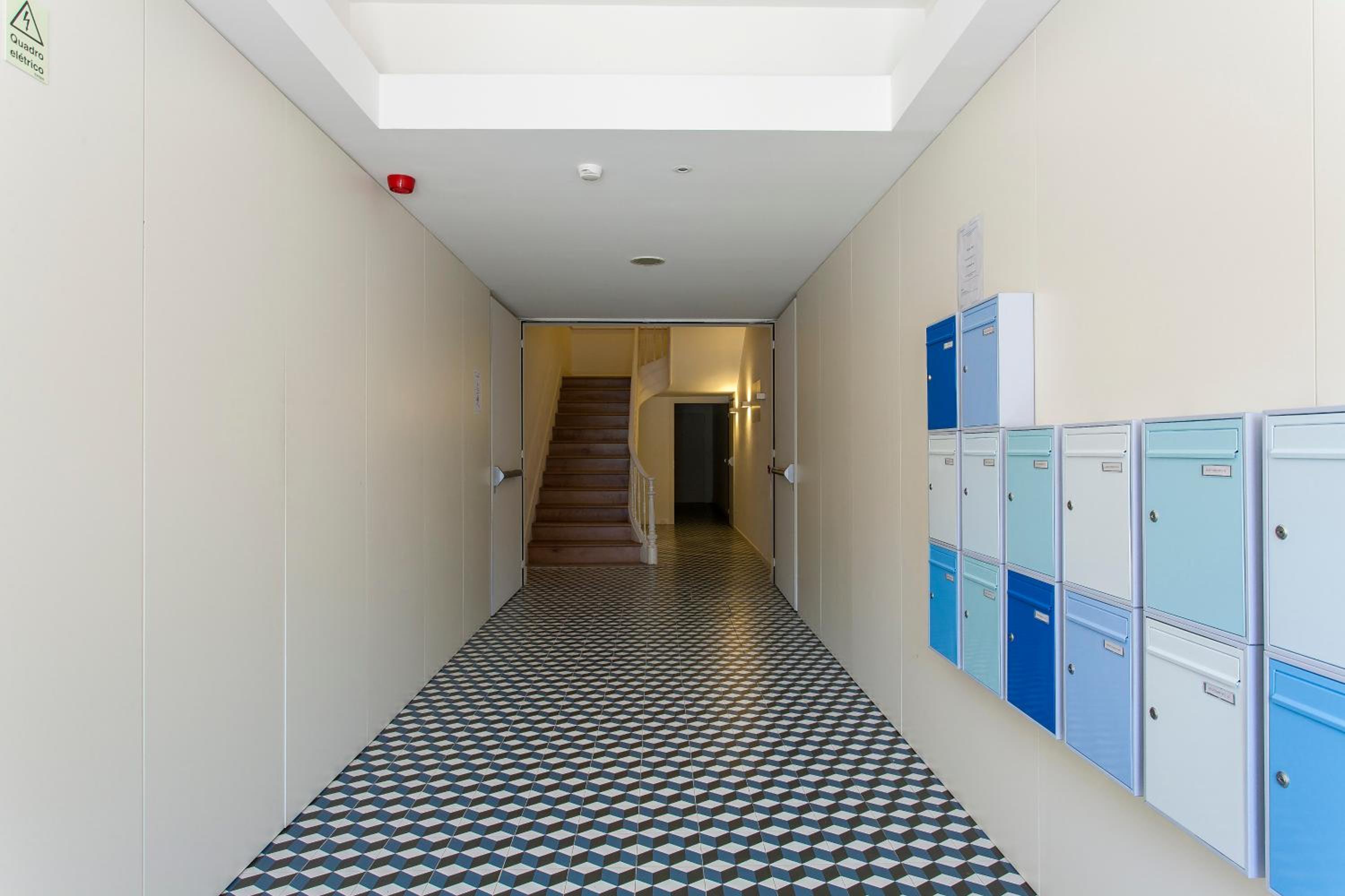 Hostee - Sublime 2BR Apt on Restauradores Sq view 3