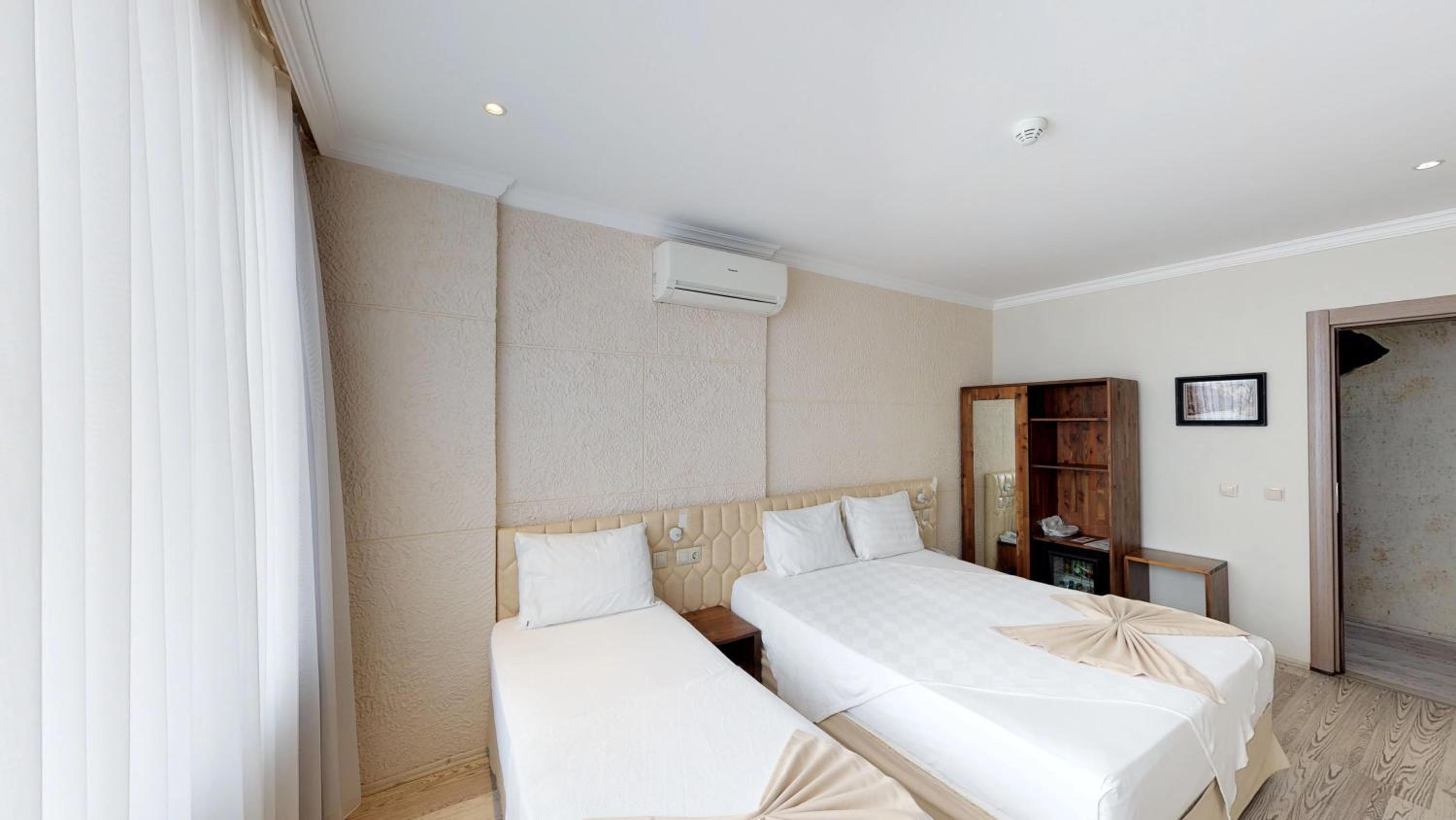 Patron Hotel - Image 8