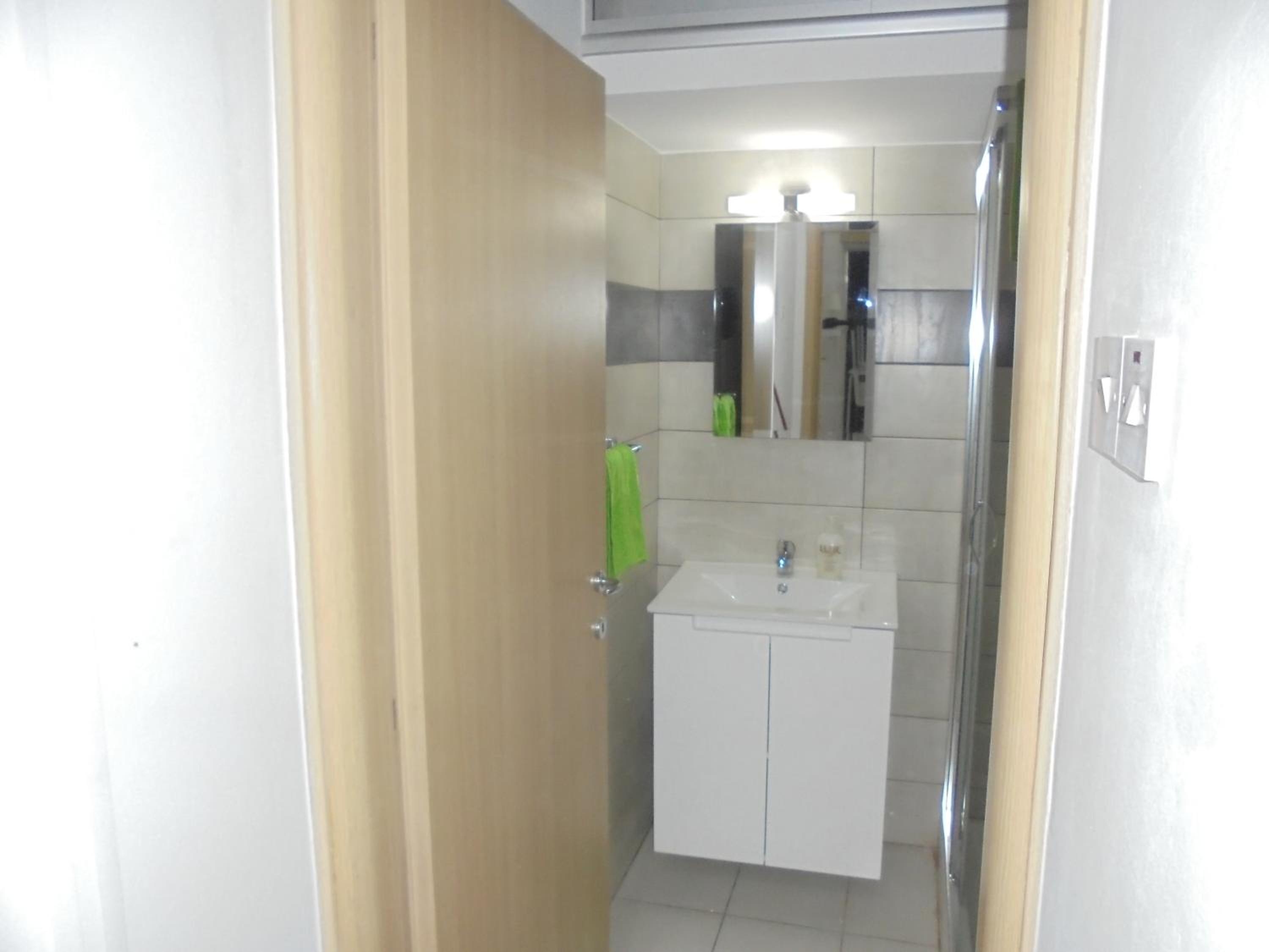 Delphi Court - large 1 bed -sleeps 4, Near sea/beach - free wifi