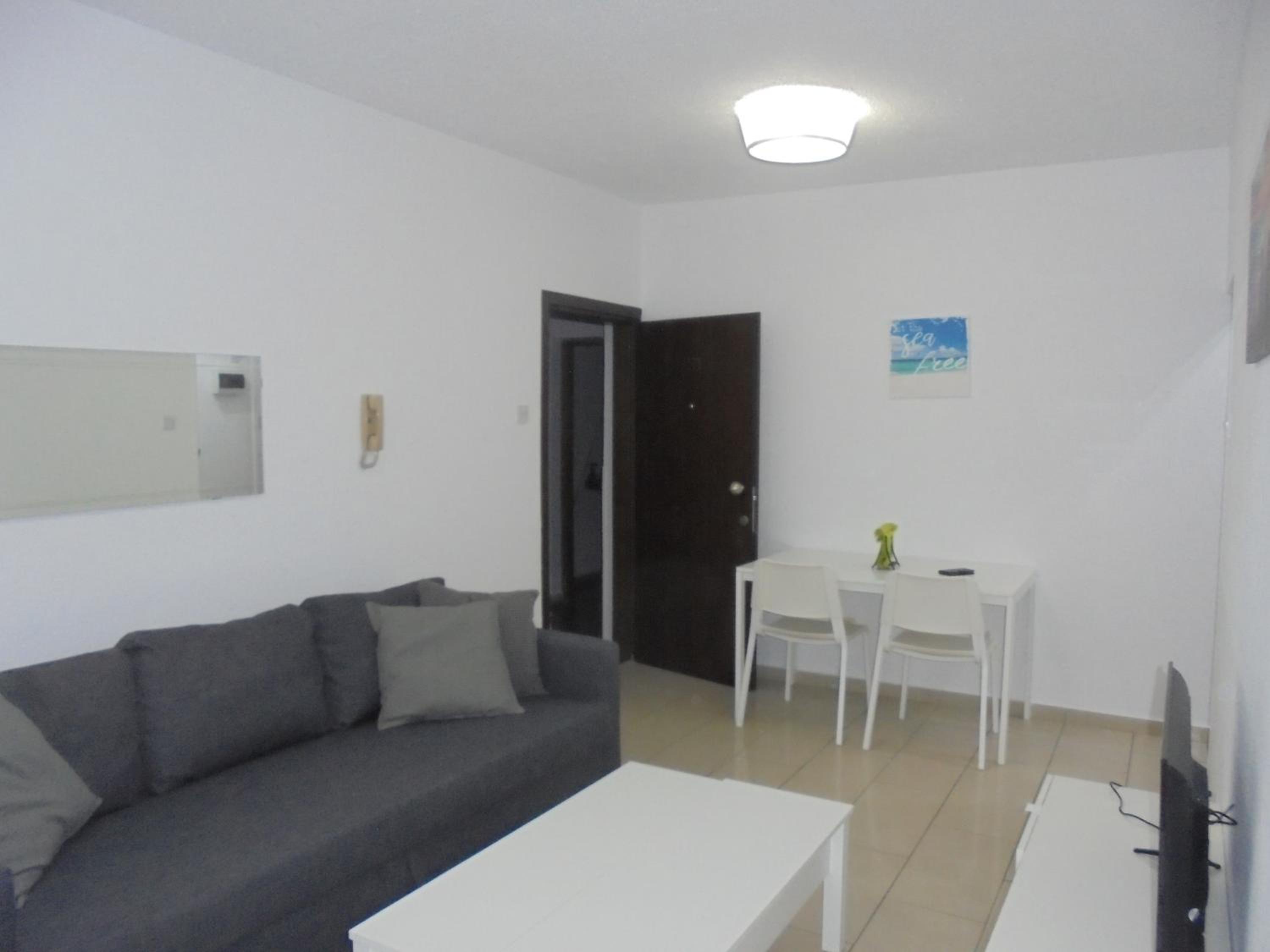 Delphi Court - large 1 bed -sleeps 4, Near sea/beach - free wifi