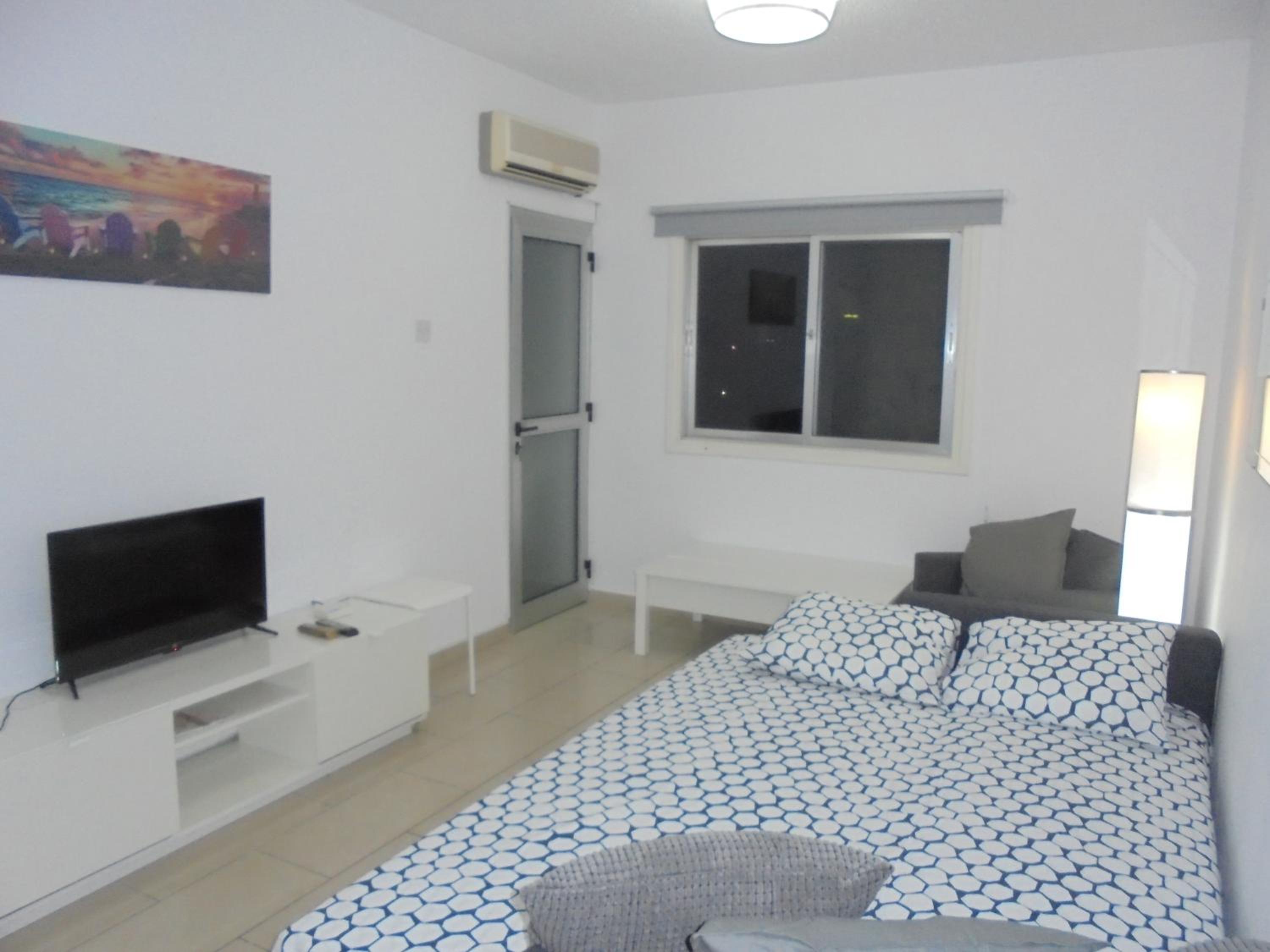 Delphi Court - large 1 bed -sleeps 4, Near sea/beach - free wifi