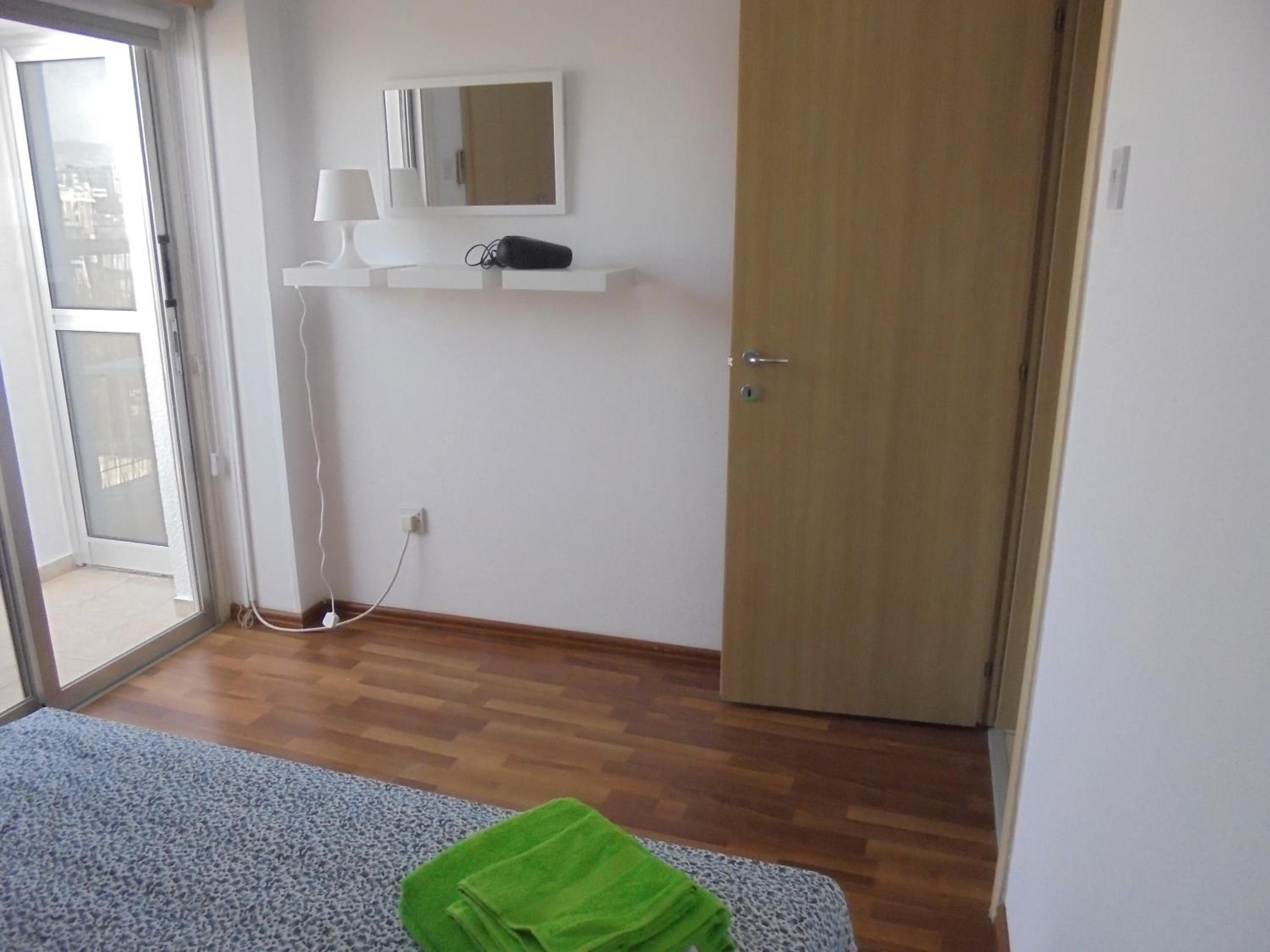 Delphi Court - large 1 bed -sleeps 4, Near sea/beach - free wifi