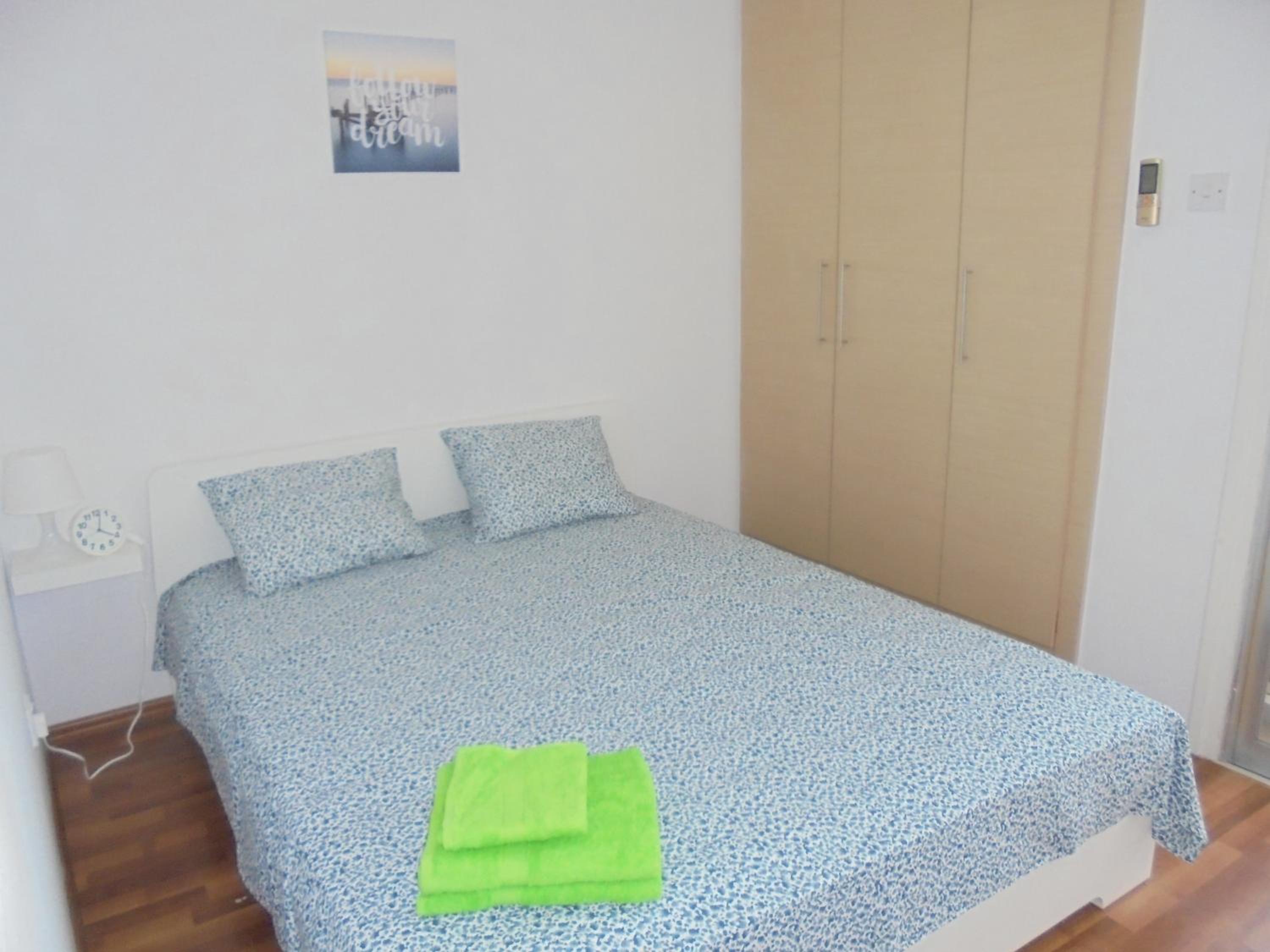 Delphi Court - large 1 bed -sleeps 4, Near sea/beach - free wifi