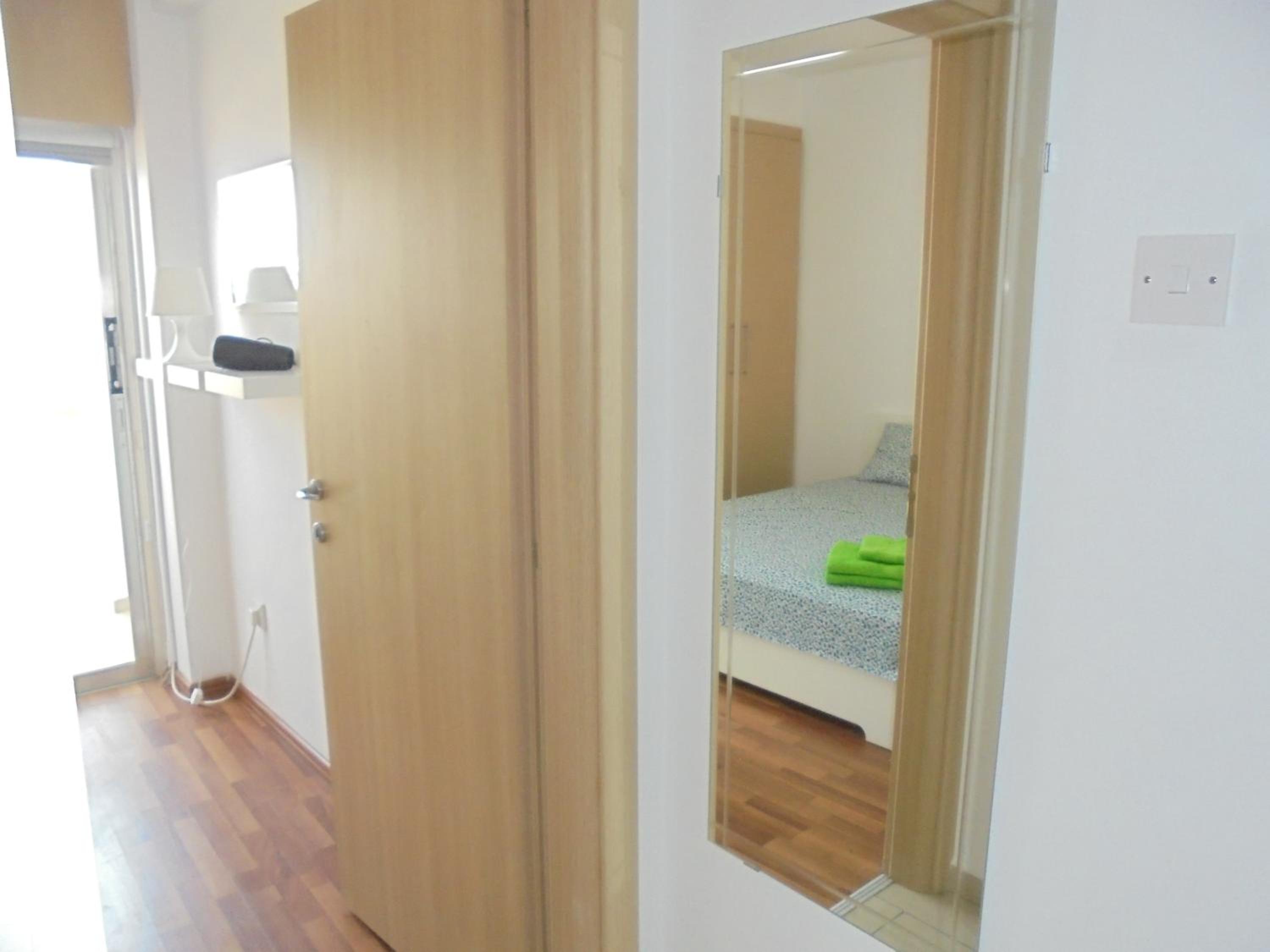 Delphi Court - large 1 bed -sleeps 4, Near sea/beach - free wifi