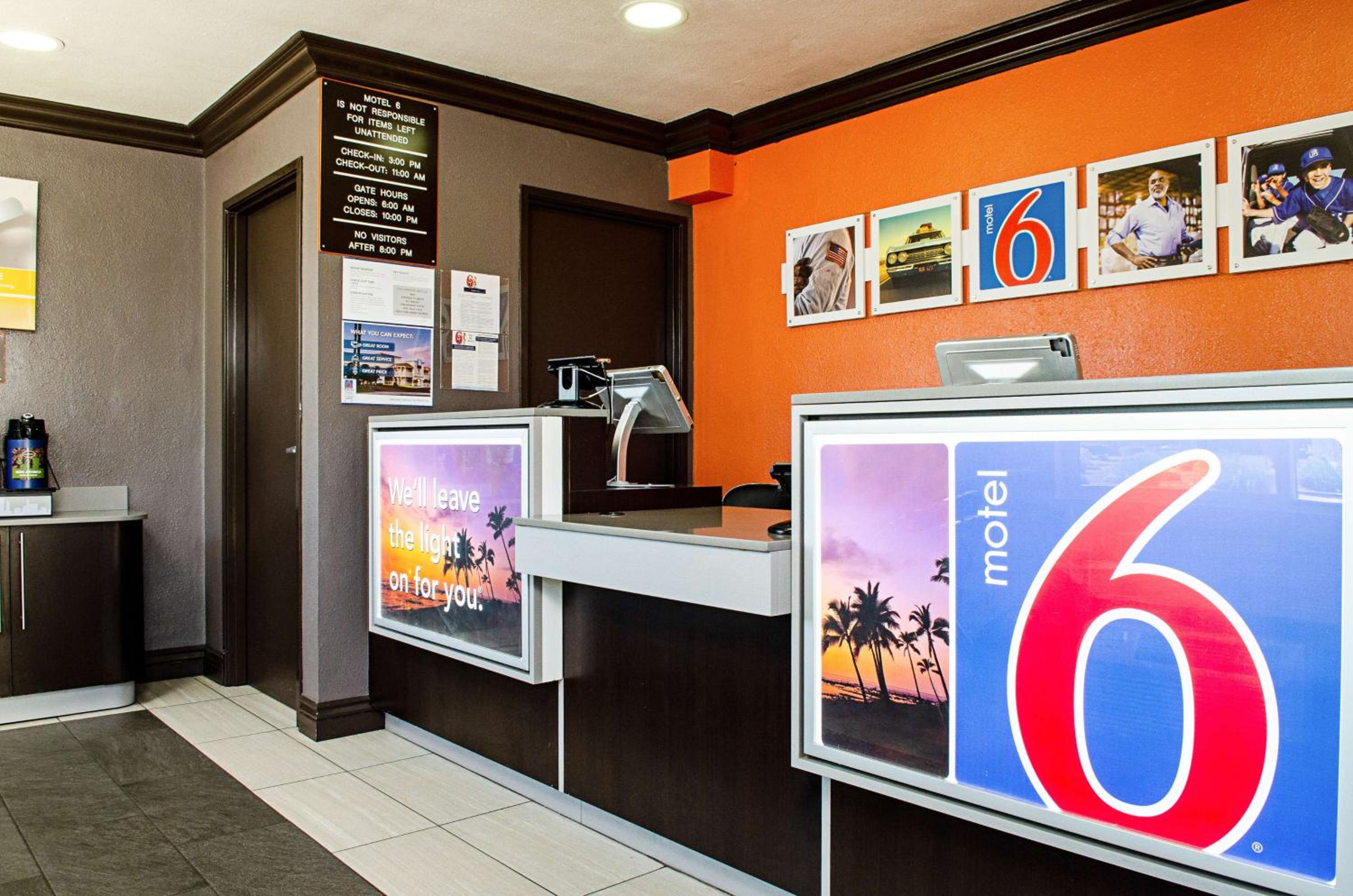 Modesto Vacations - Motel 6-Modesto, CA - Downtown - Property Image 5
