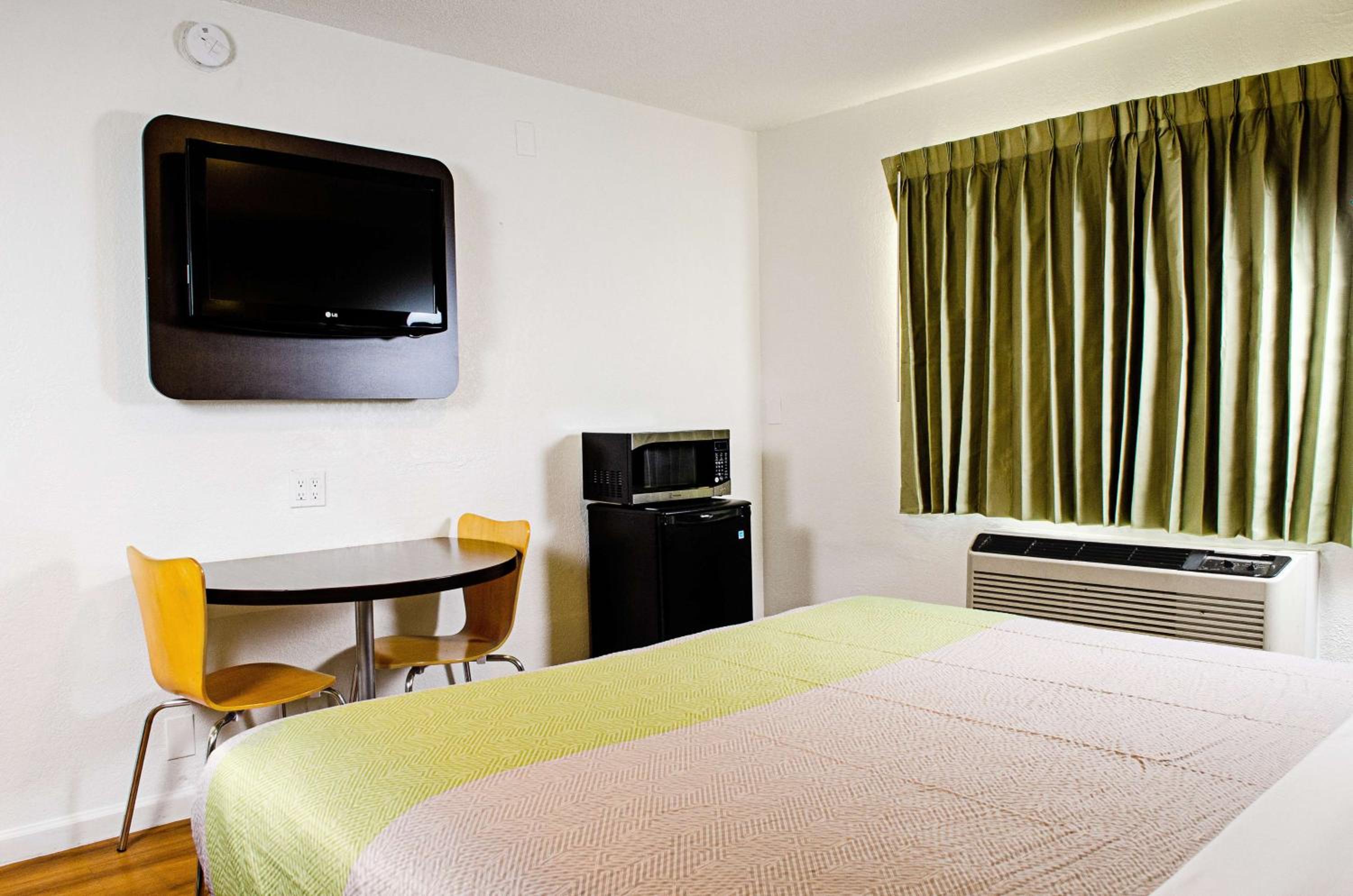 Modesto Vacations - Motel 6-Modesto, CA - Downtown - Property Image 22