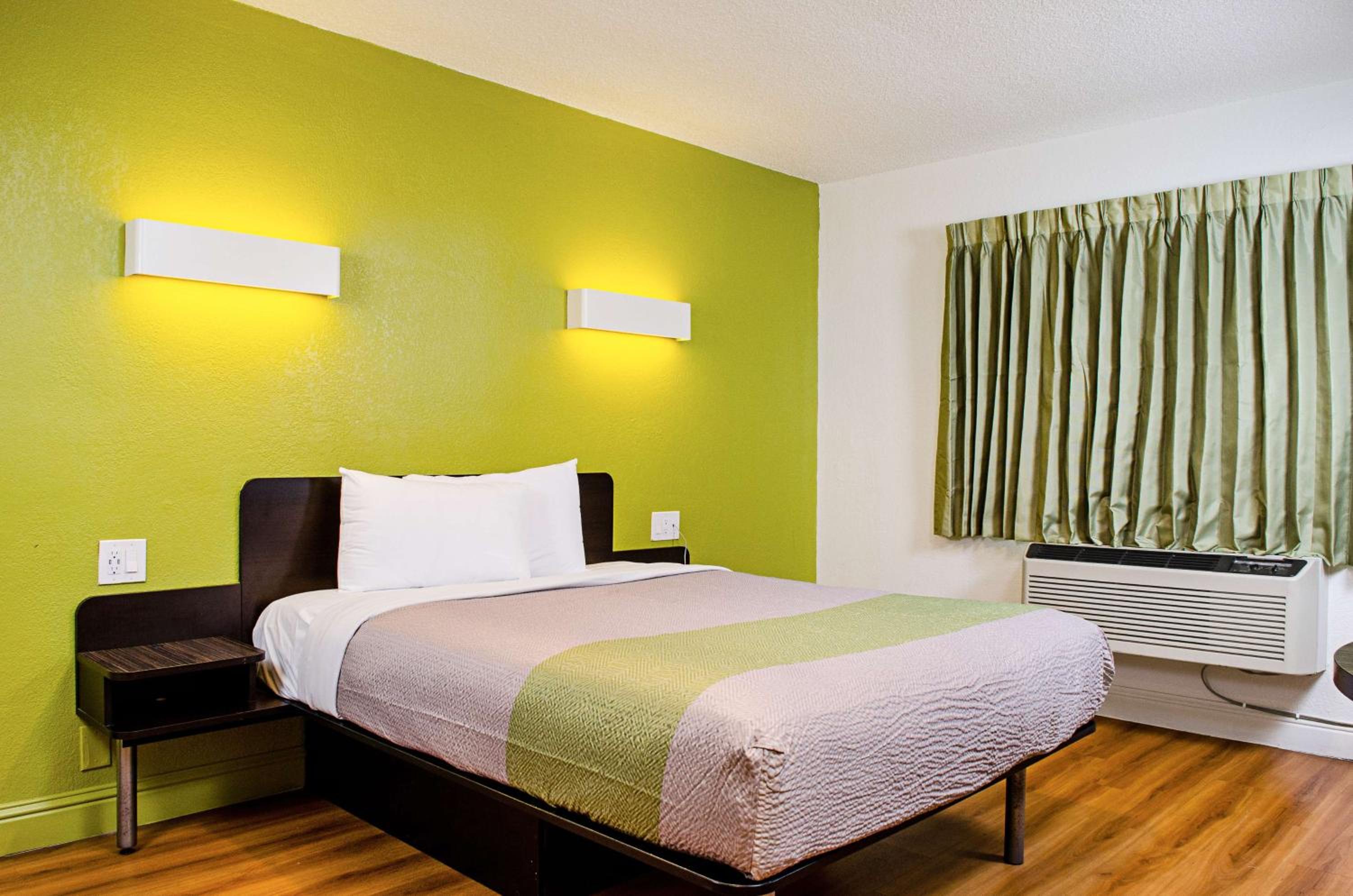 Modesto Vacations - Motel 6-Modesto, CA - Downtown - Property Image 20