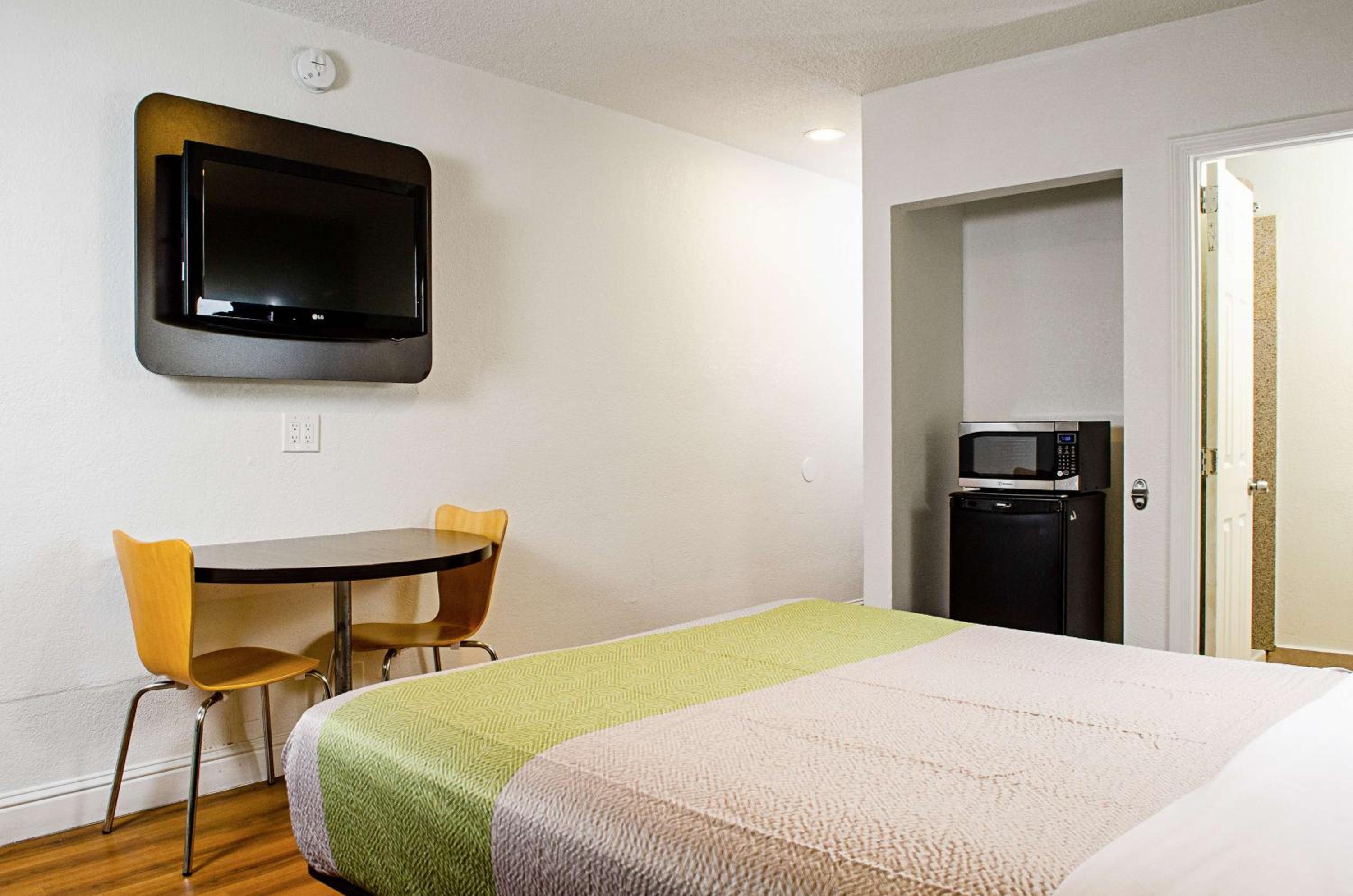Modesto Vacations - Motel 6-Modesto, CA - Downtown - Property Image 21