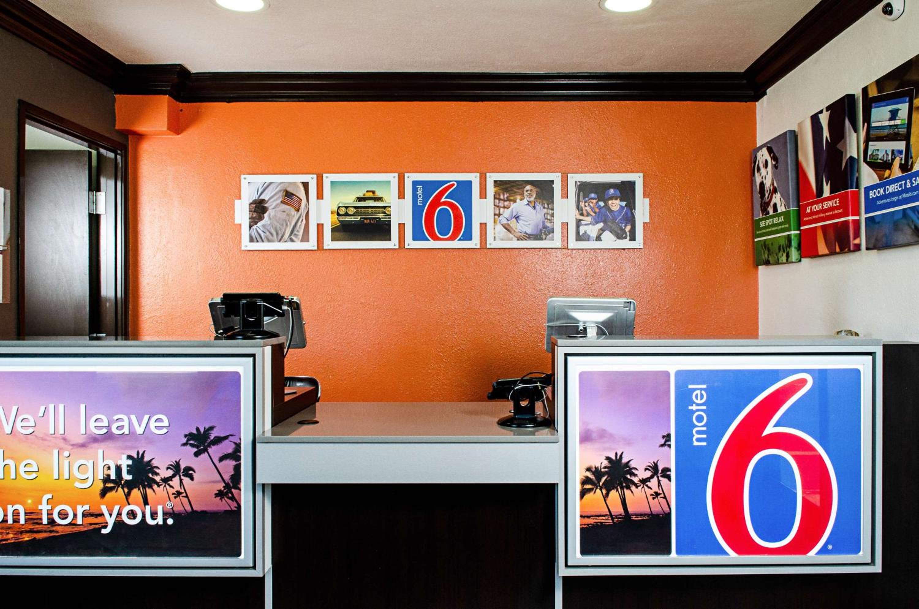 Modesto Vacations - Motel 6-Modesto, CA - Downtown - Property Image 6
