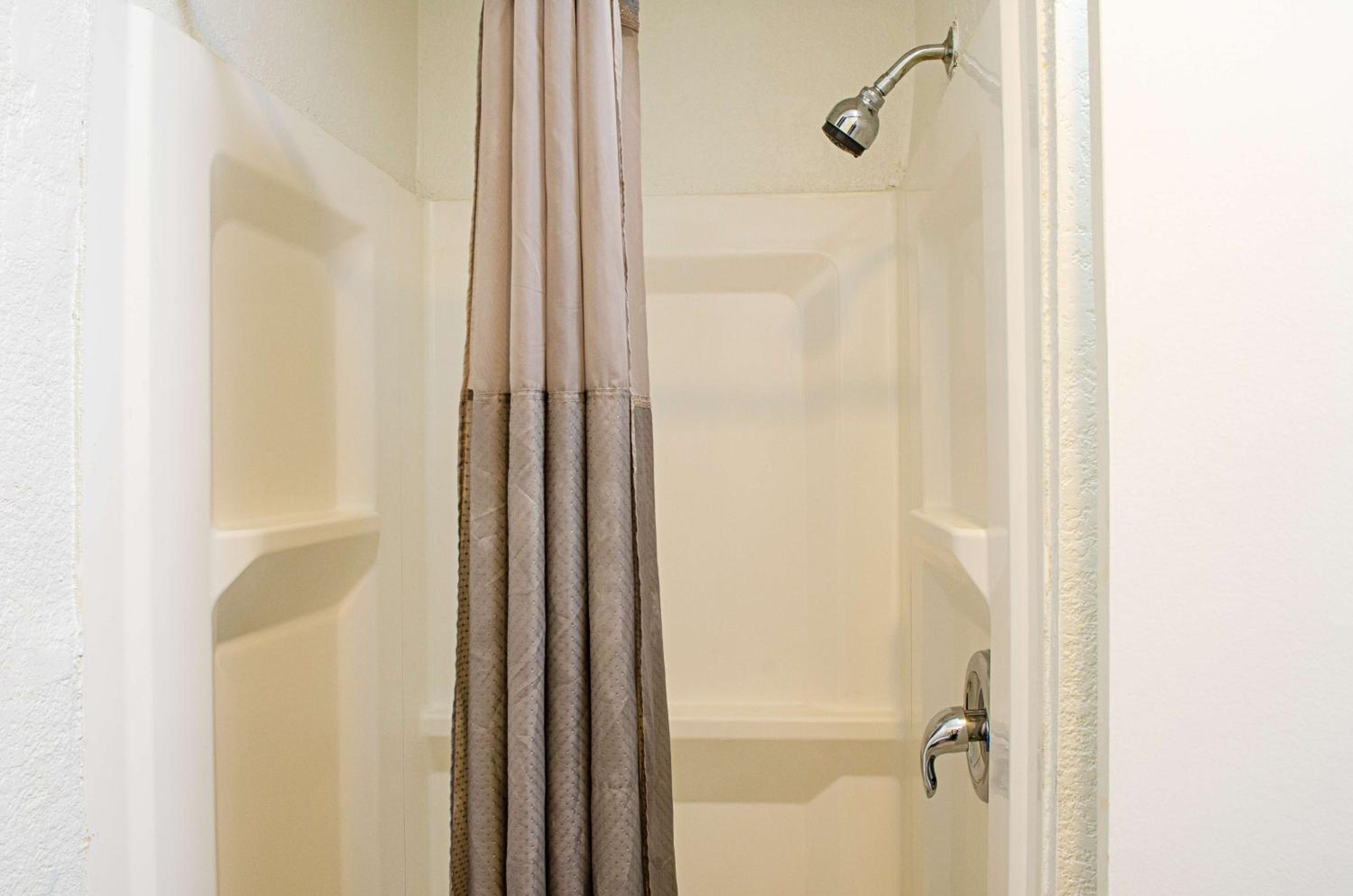 Modesto Vacations - Motel 6-Modesto, CA - Downtown - Property Image 2