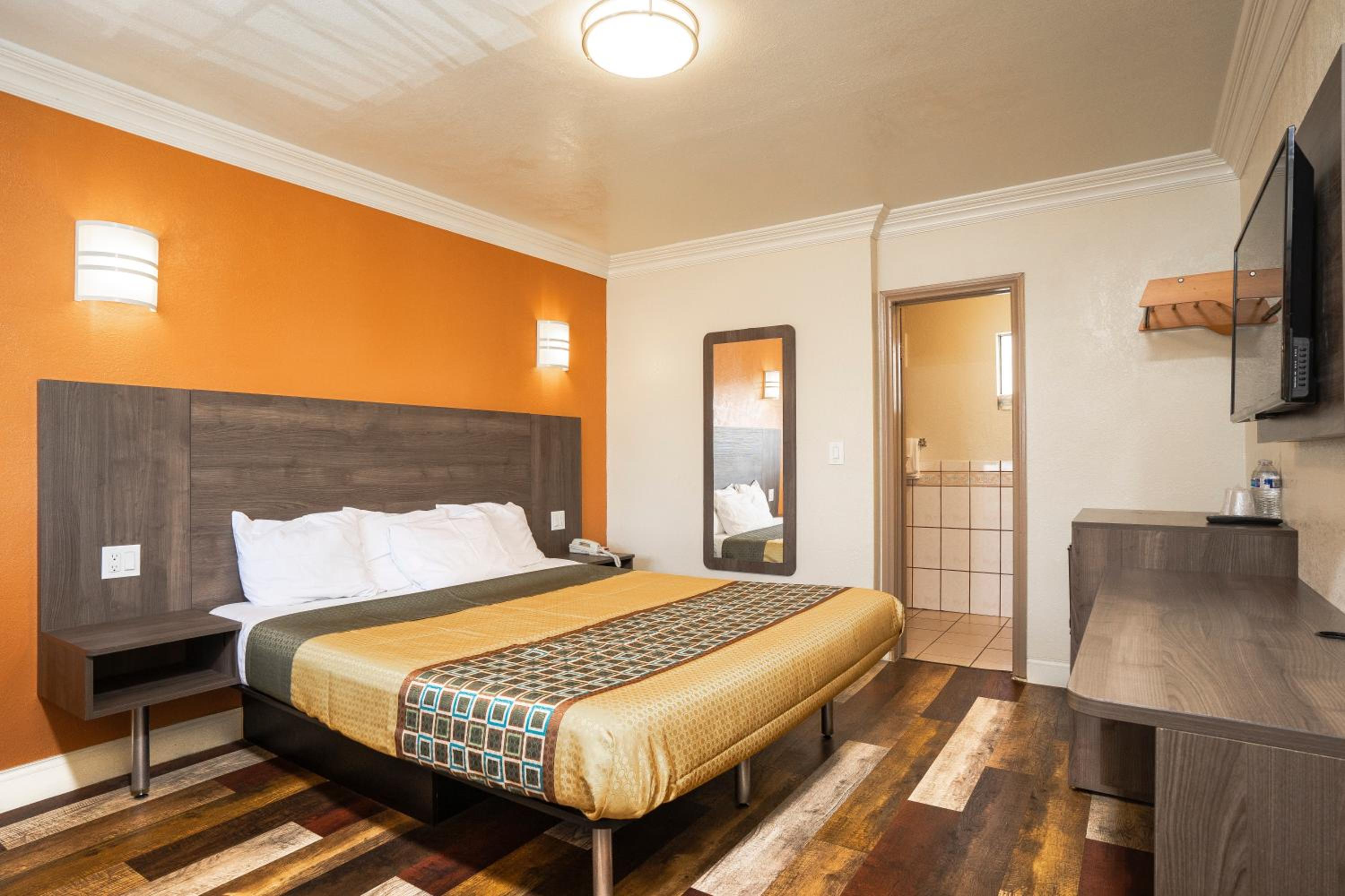 Economy Inn Hollywood - Image 3