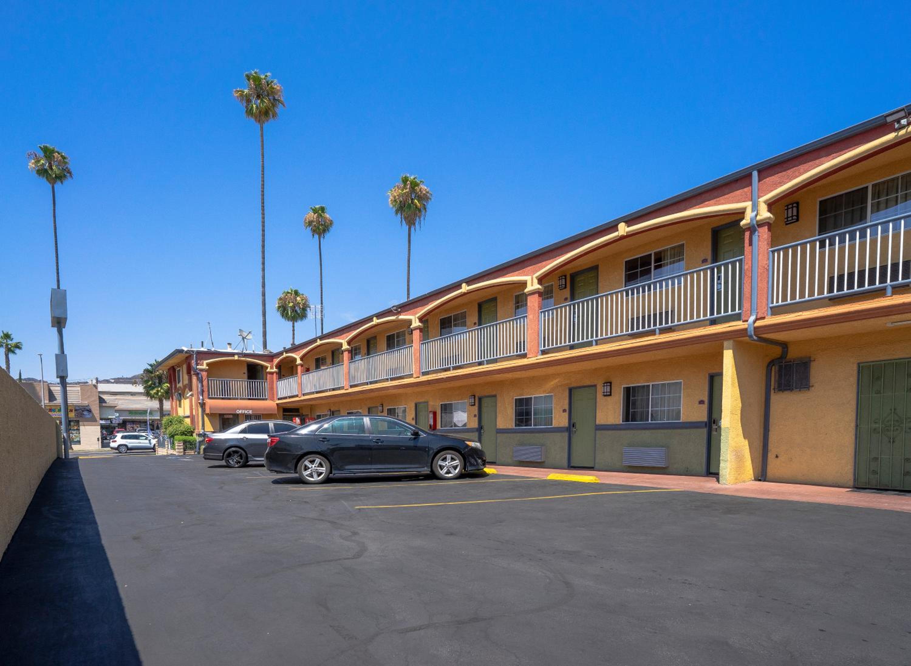 Economy Inn Hollywood - Image 5