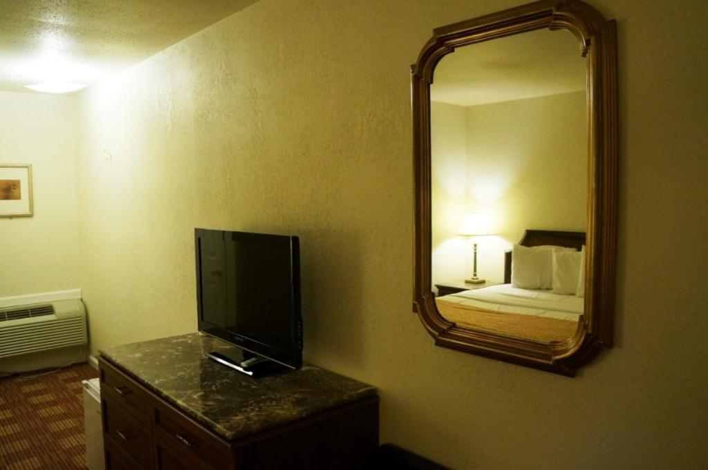 Waterford Inn