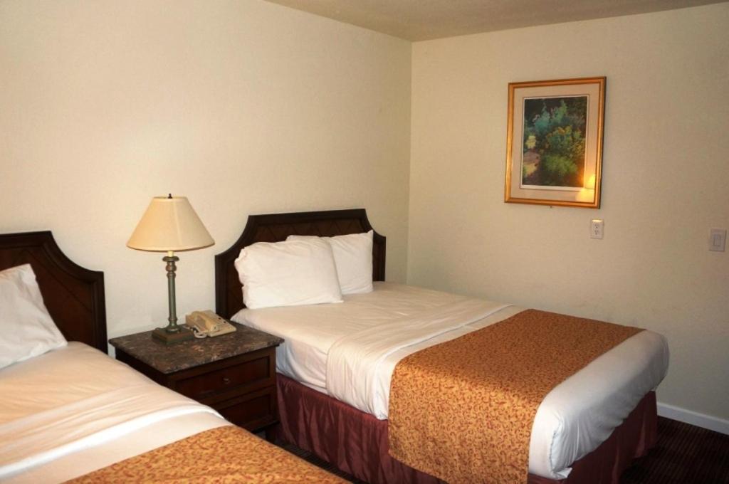 Waterford Inn
