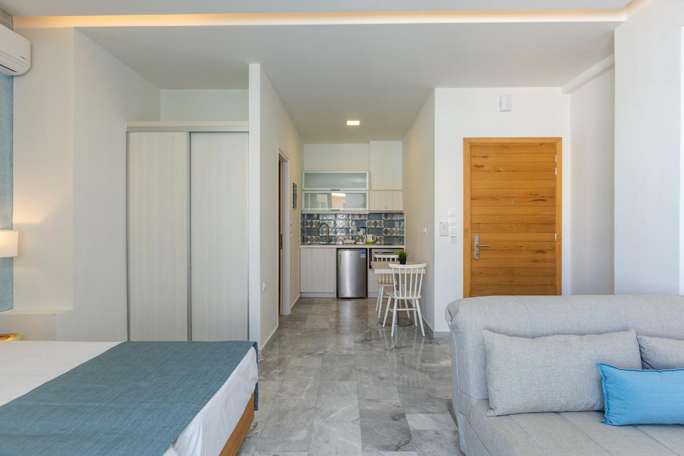 Meltemi Coast Suites