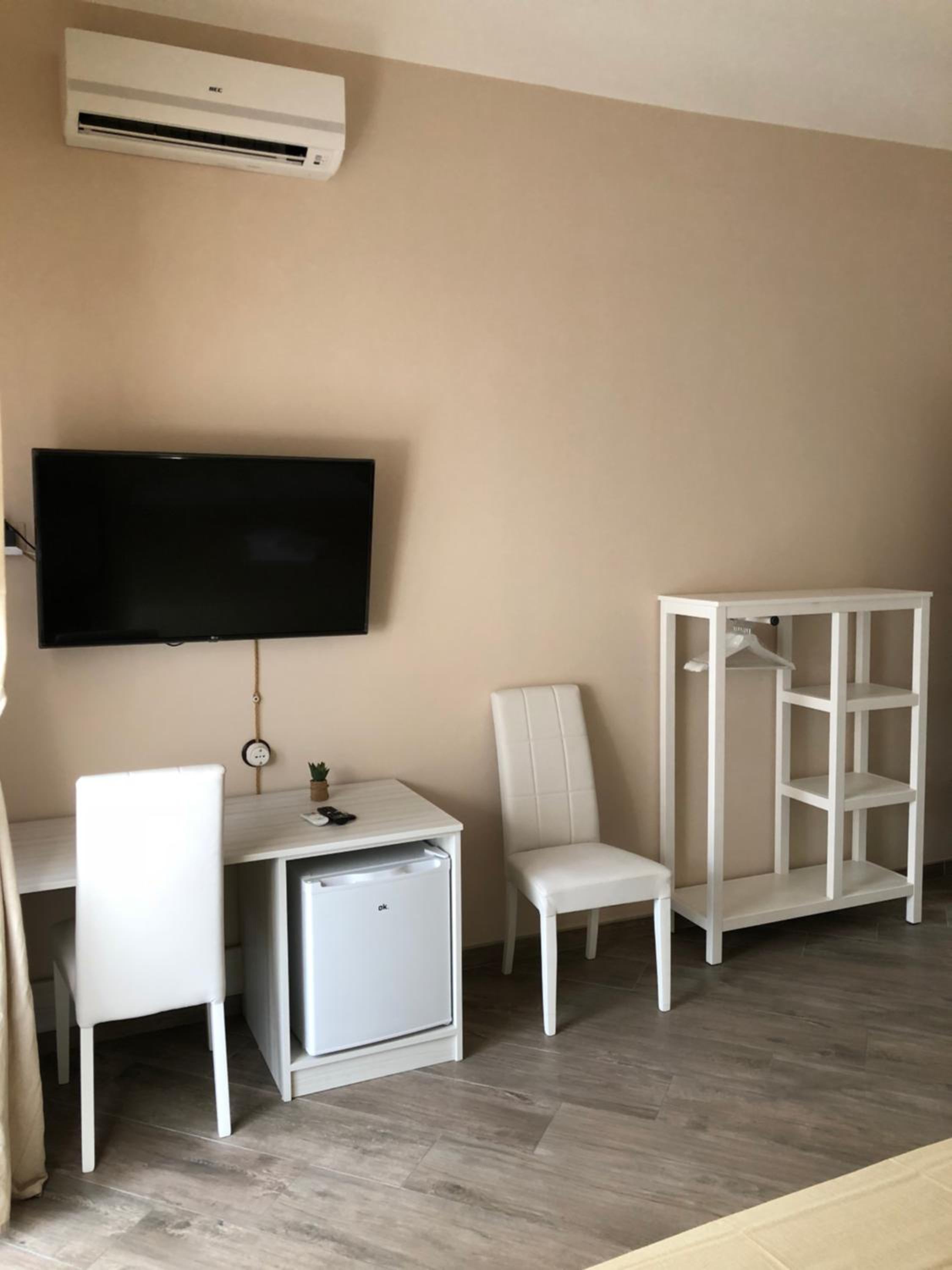 Elena Rooms photo 5