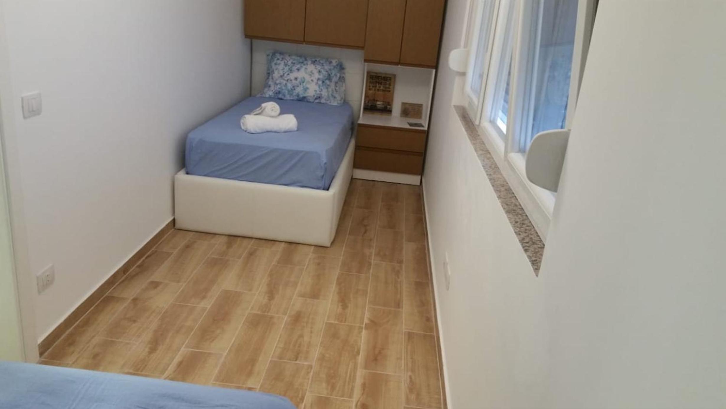 Shengjin - Helios Home