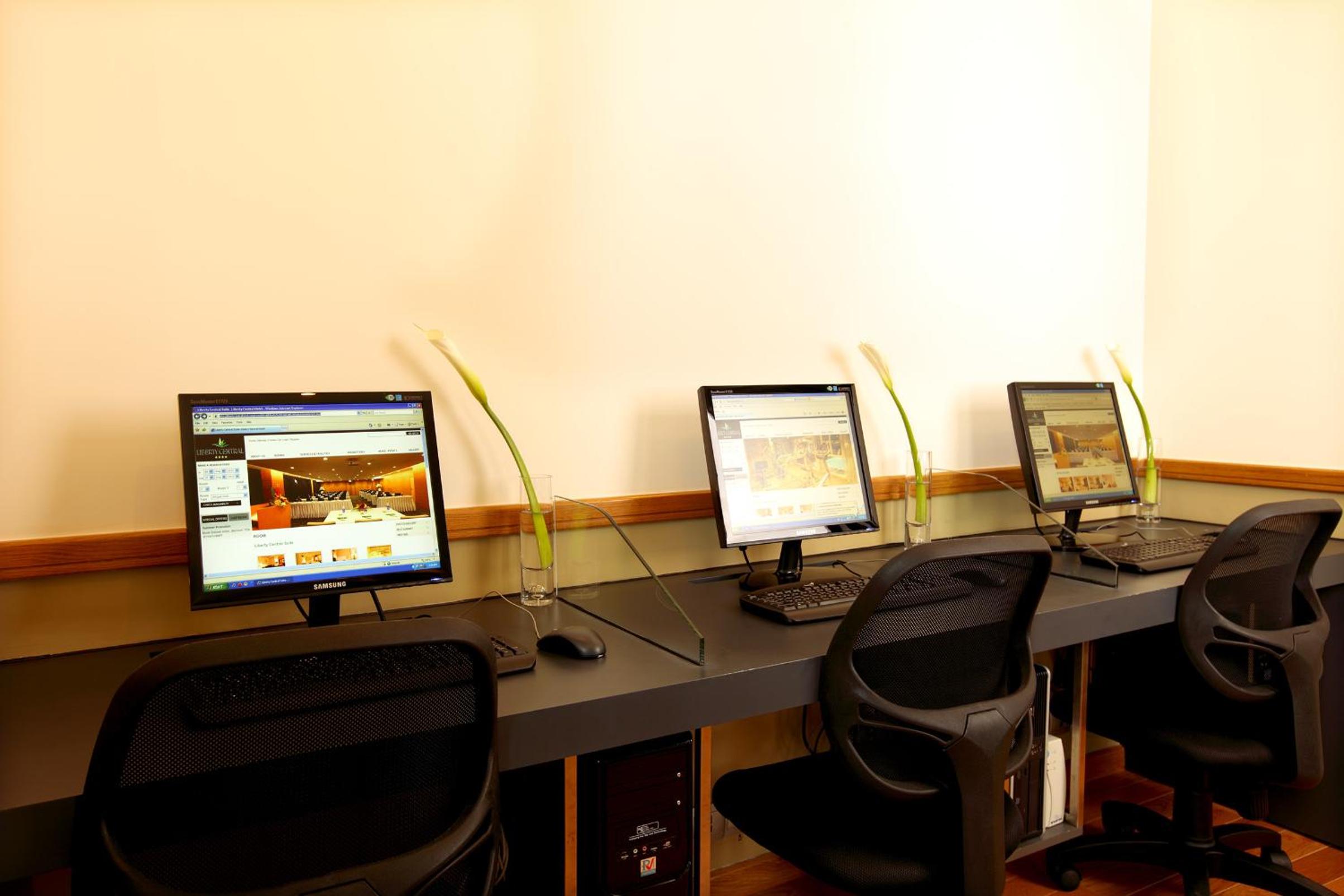 Hotel Liberty Central Saigon Centre Hotel - Image 1