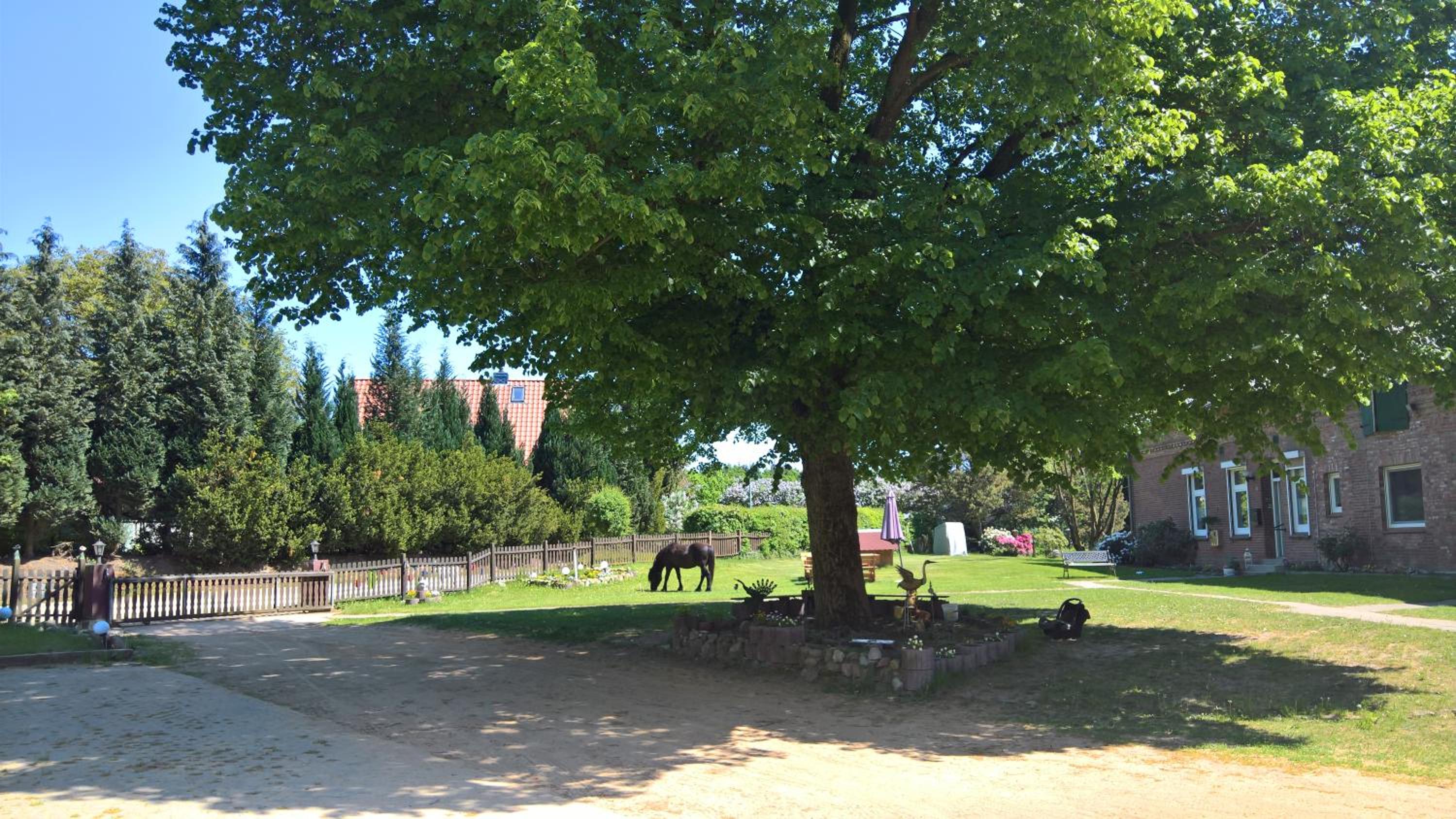 Kastanienhof Holländer view 2