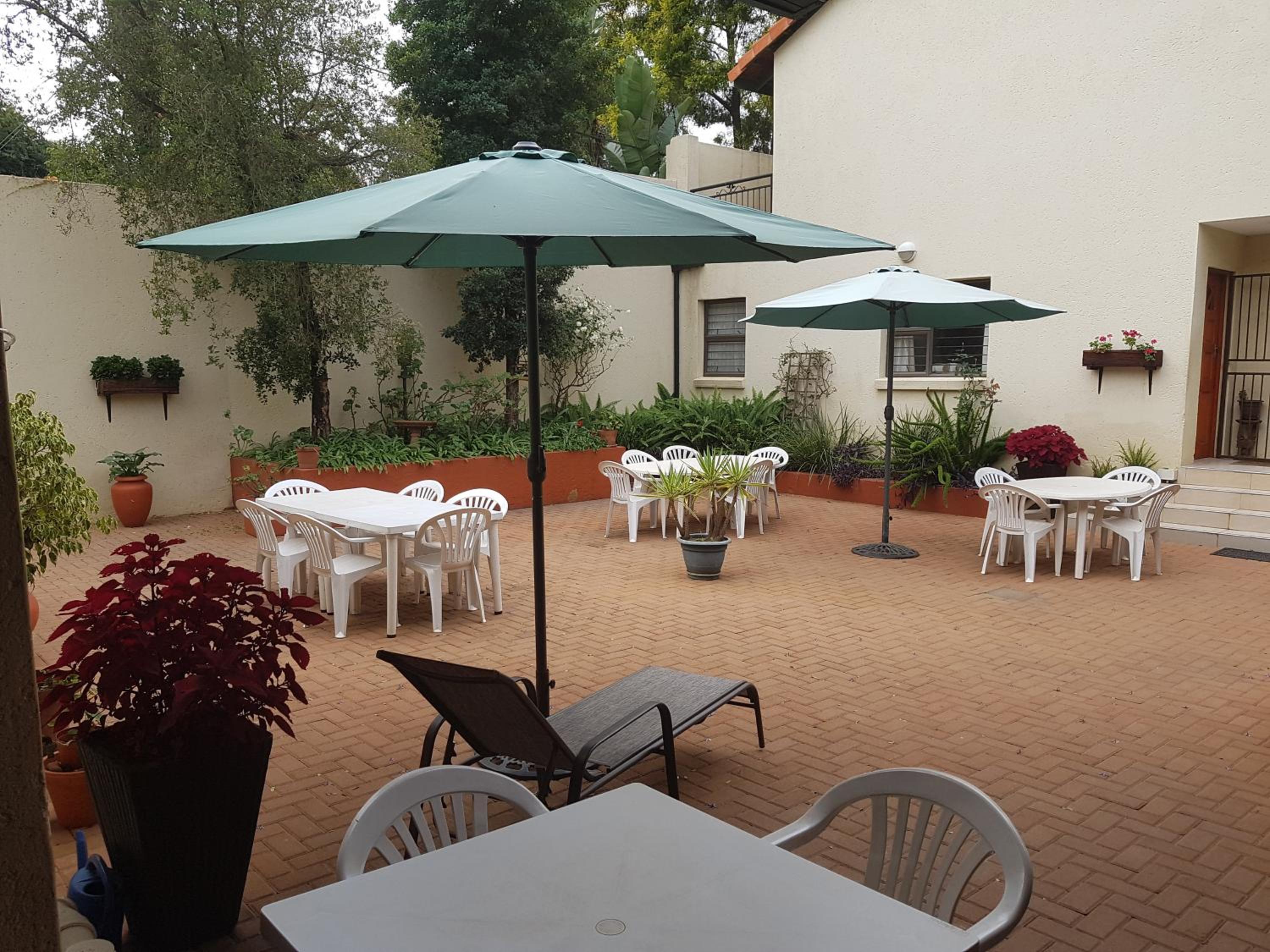 360 Eastwoods Guesthouse