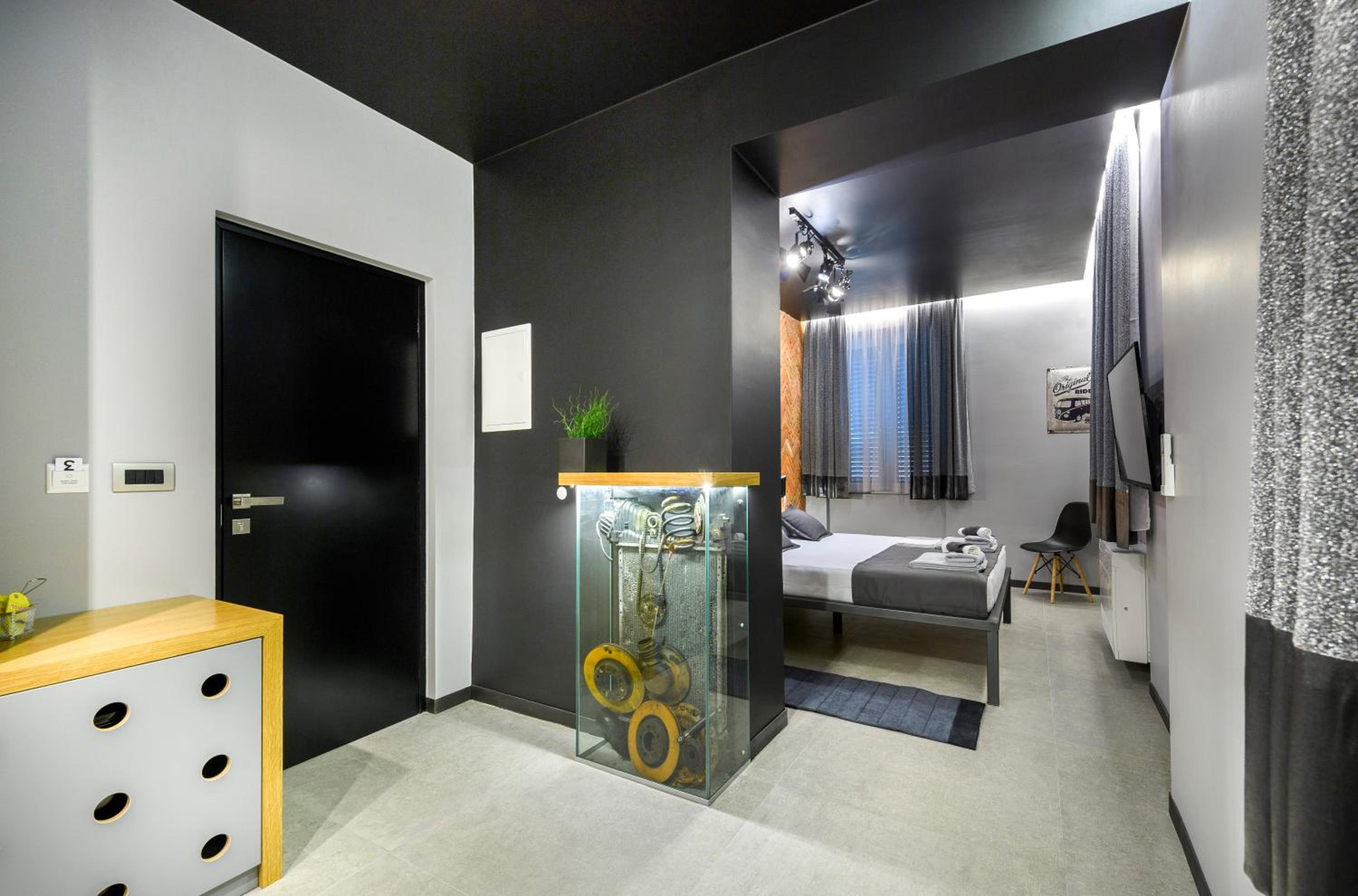 Split Industrial Design Rooms view 4