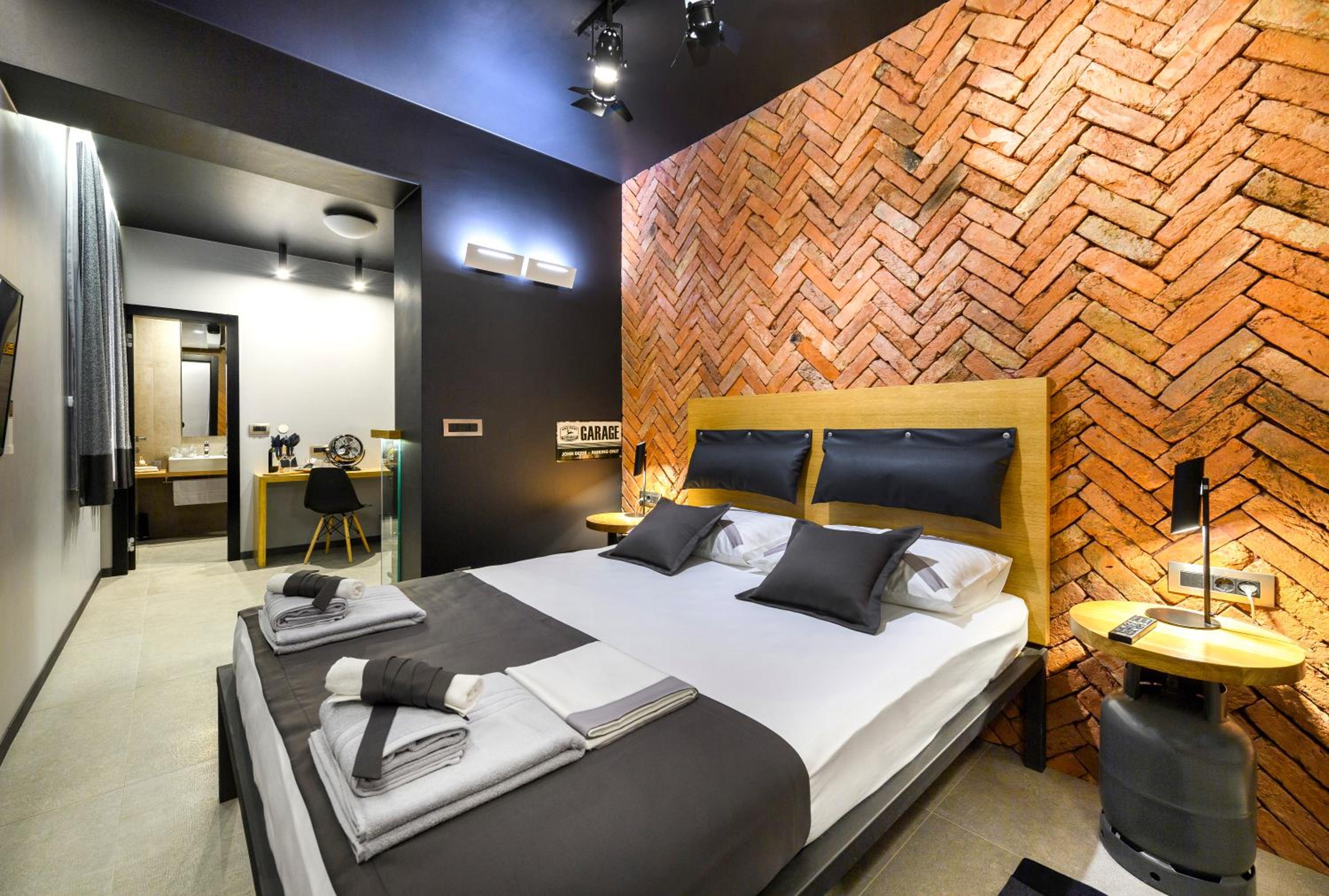 Split Industrial Design Rooms view 5