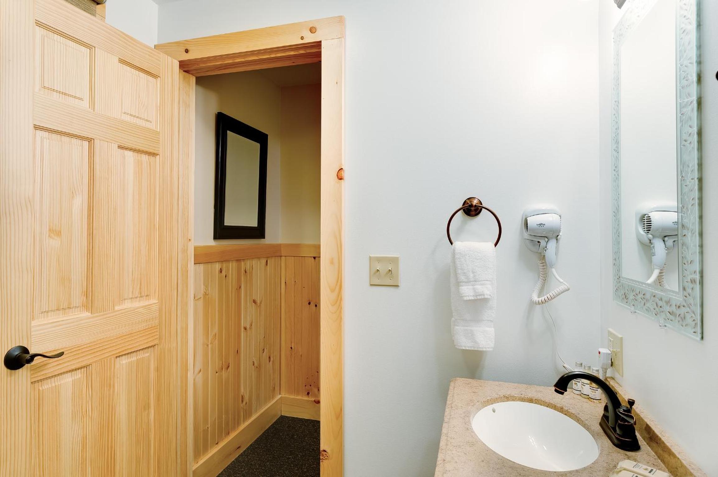 Cobble Mountain Lodge