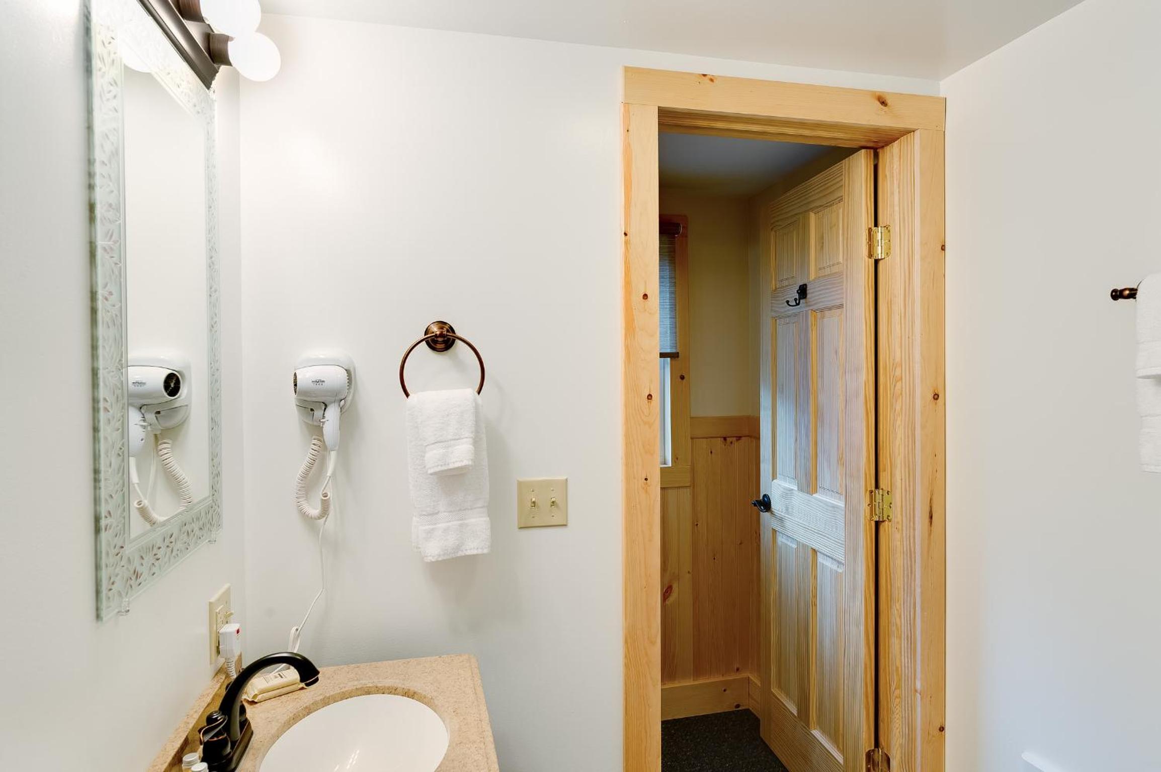 Cobble Mountain Lodge
