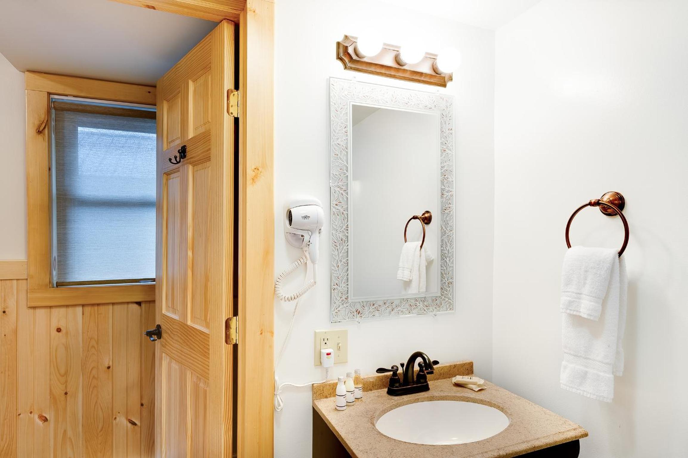 Cobble Mountain Lodge