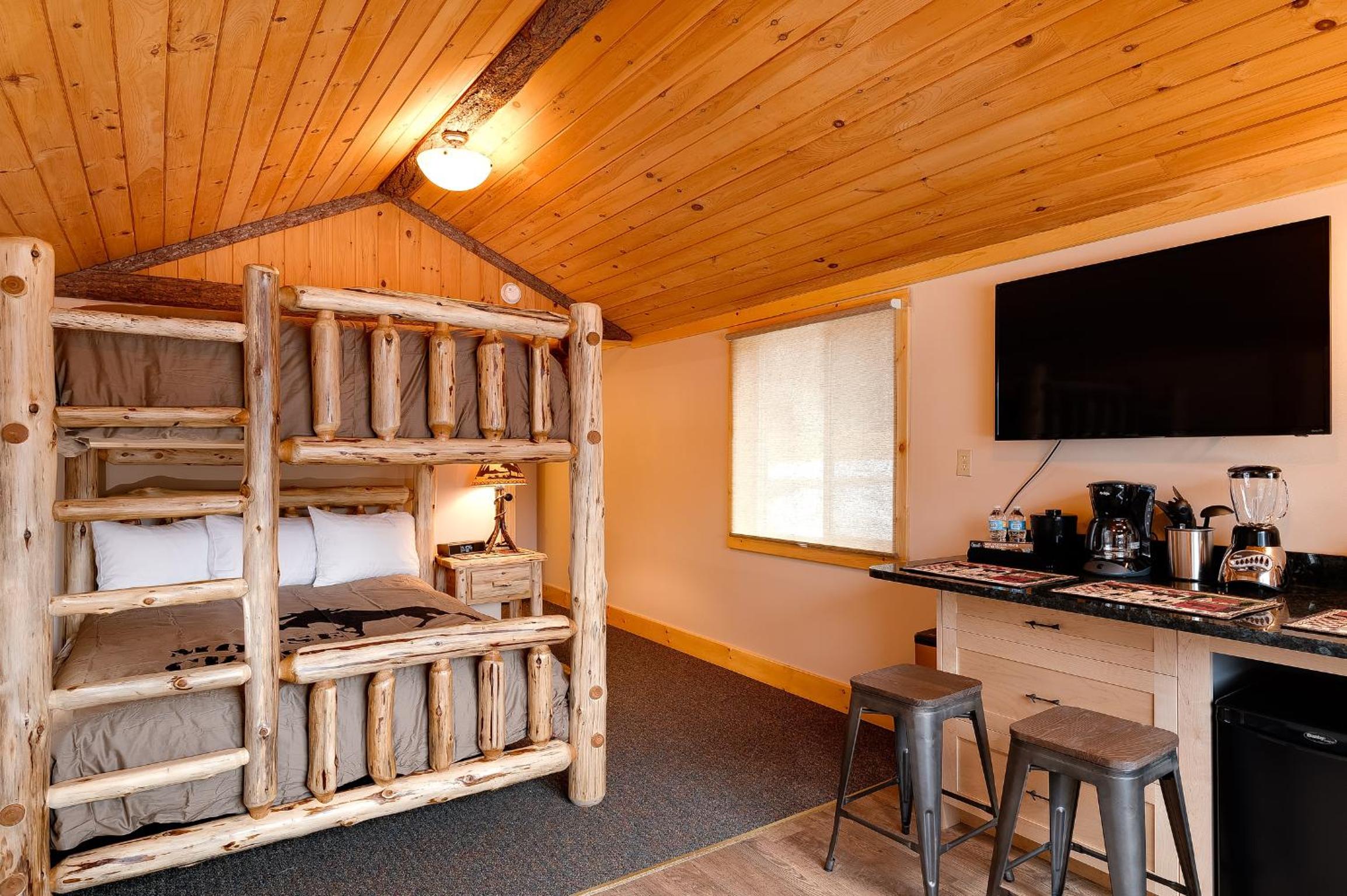 Cobble Mountain Lodge